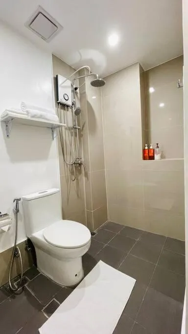 Shower in WV2 Condotel Luxury