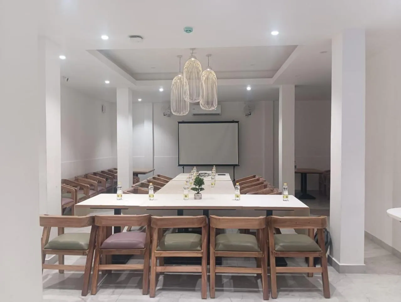 Dining area in HOTEL SR