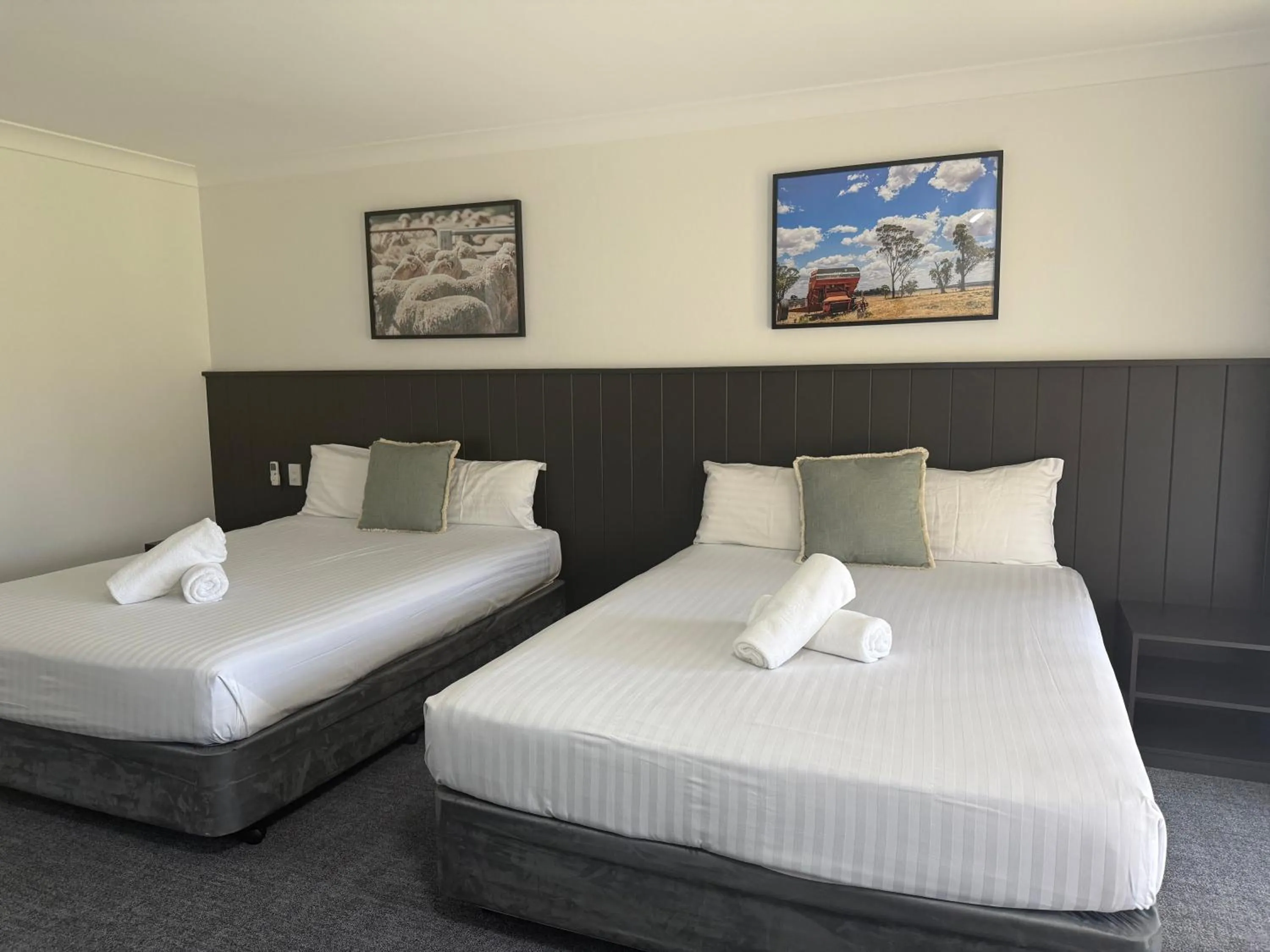 Bedroom, Bed in Club Inn Motel