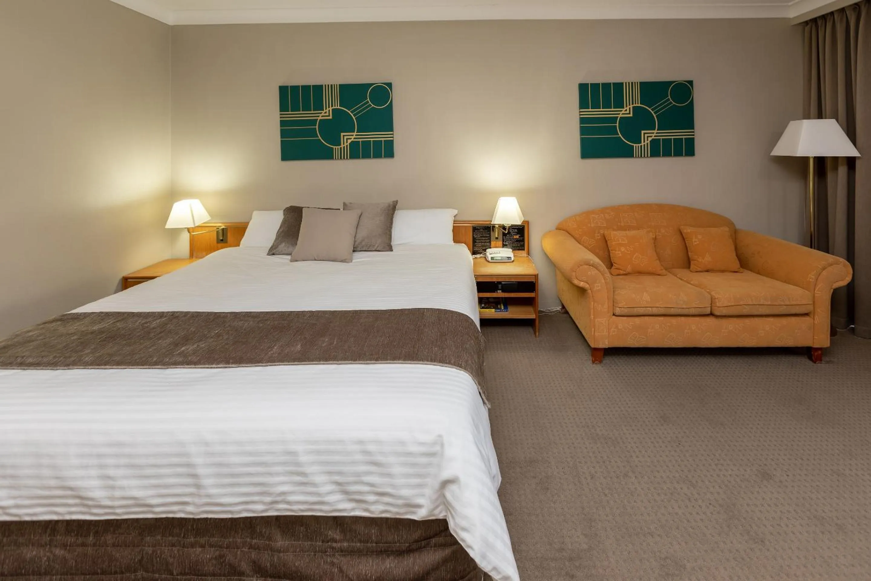 Bed in Club Inn Motel