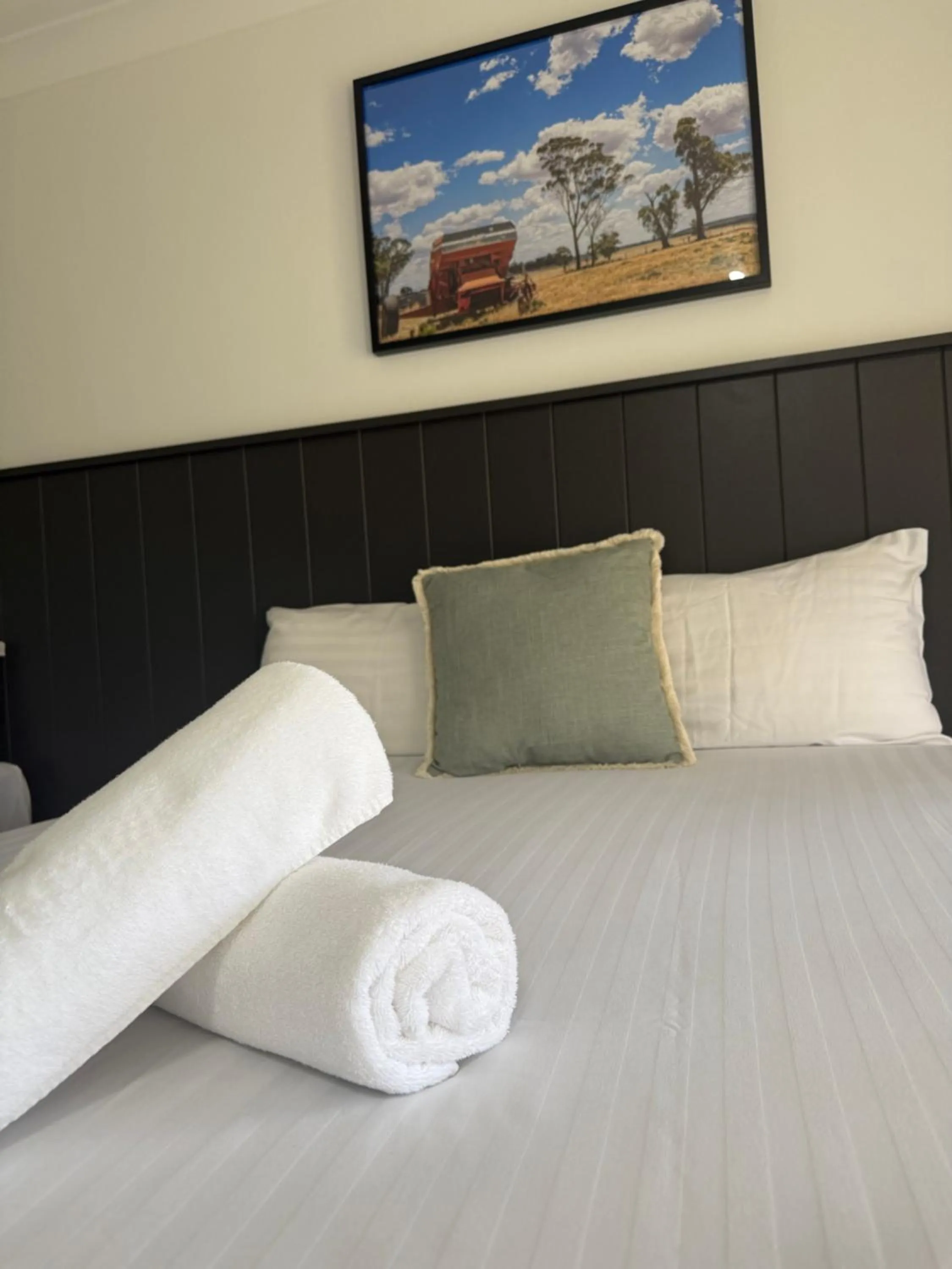 Bedroom, Bed in Club Inn Motel