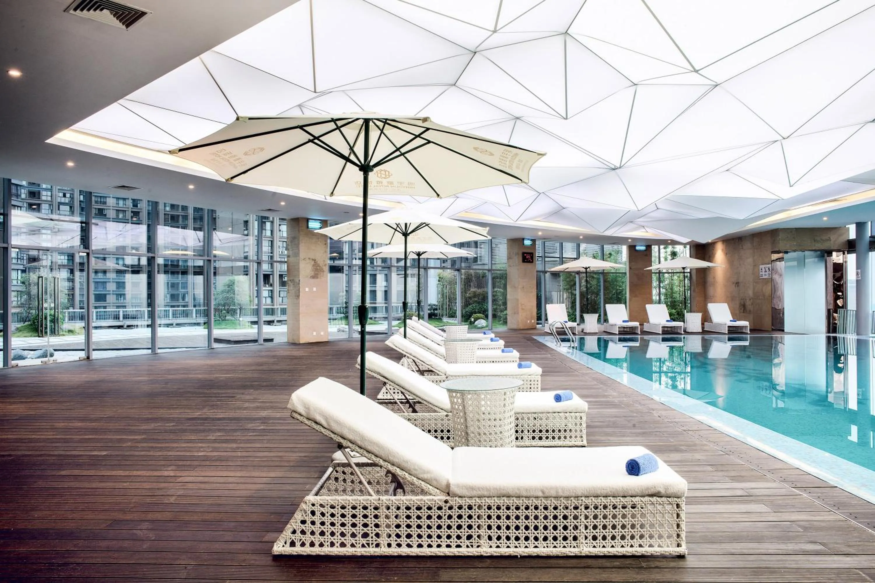 Swimming pool in Minyoun Chengdu Kehua Hotel – Member of Preferred Hotels & Resorts