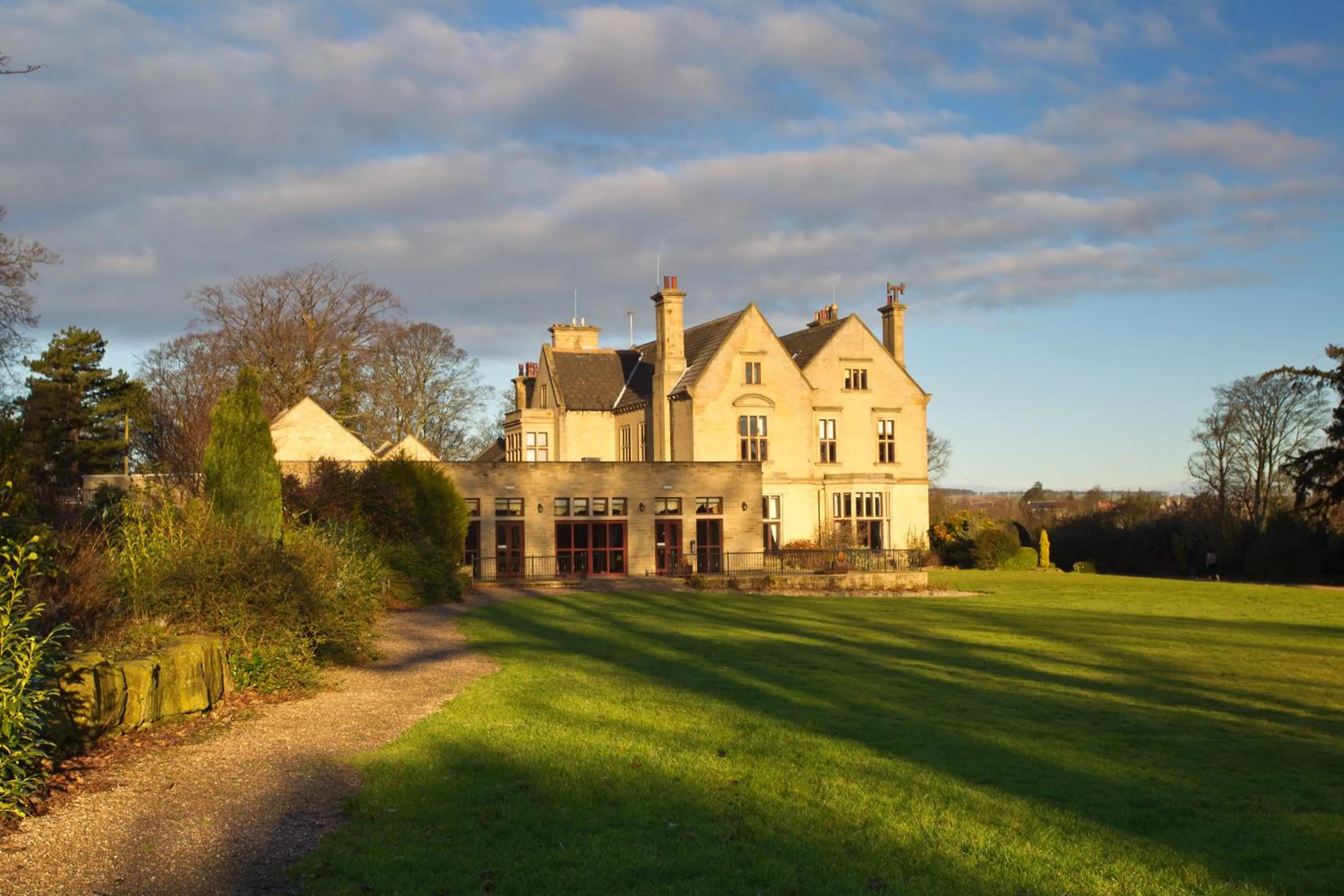 Facade/entrance in Bagden Hall Hotel