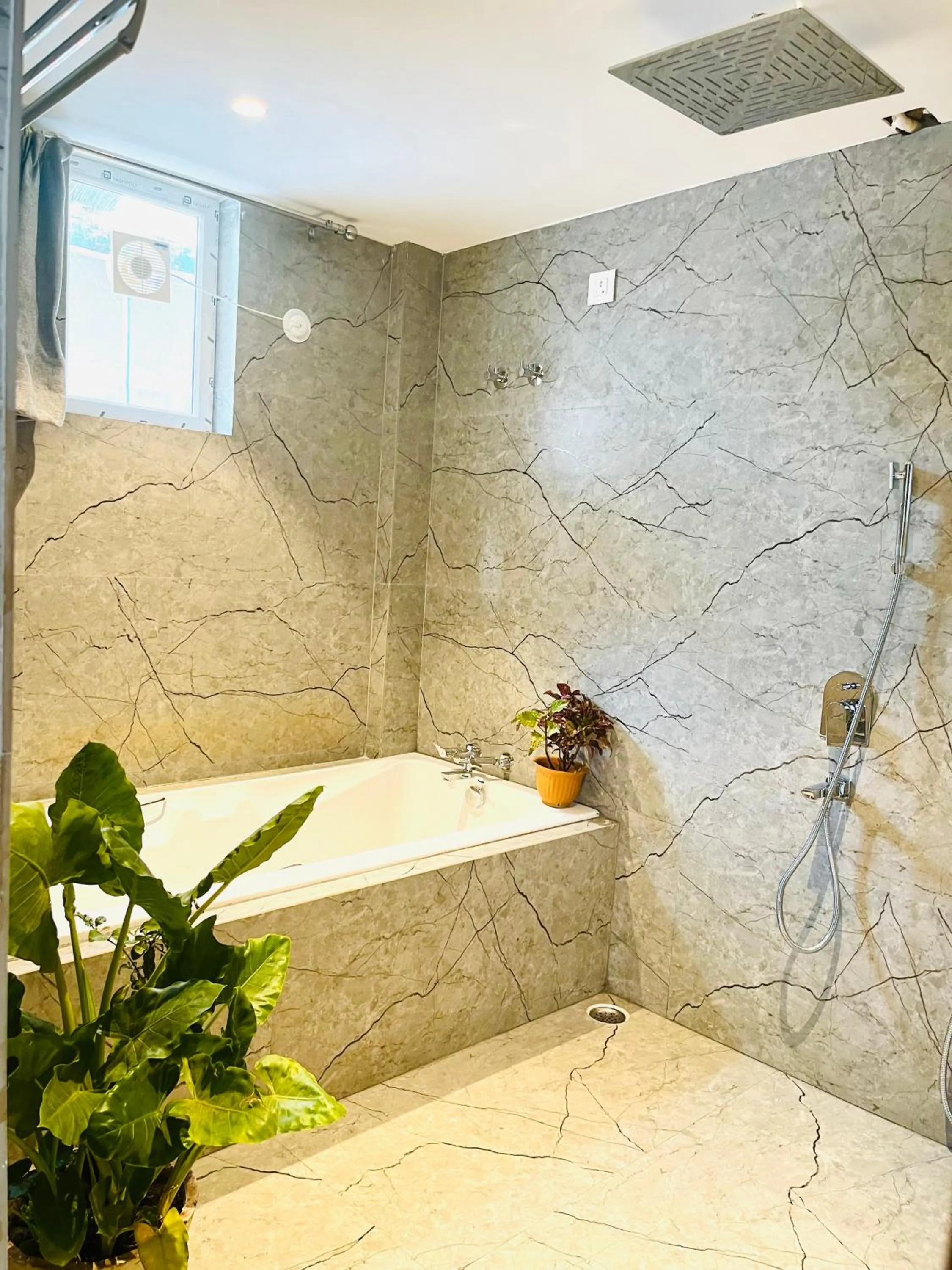 Bath in Crystall Goa Palolem