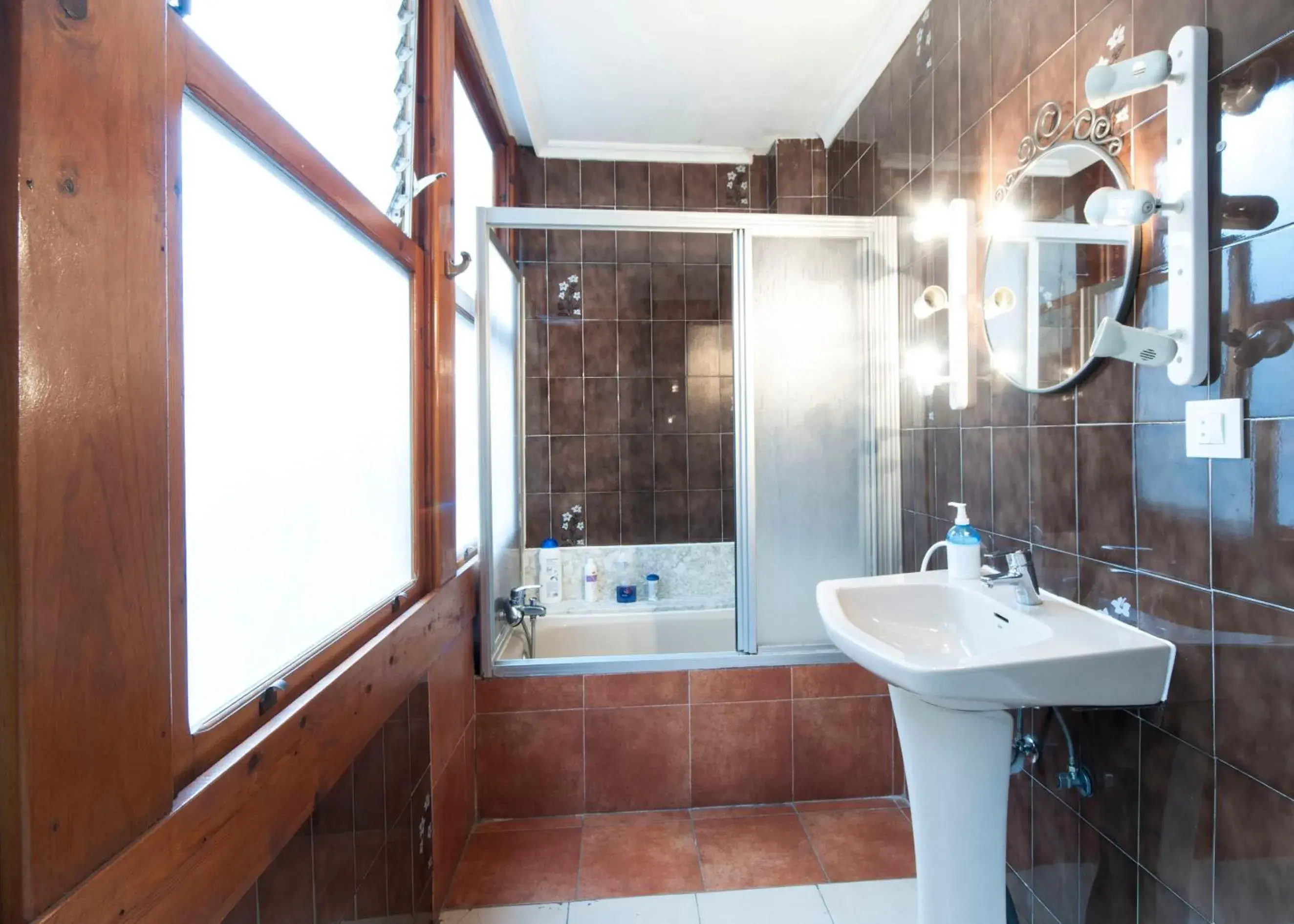 Double Room with Shared Toilet in Pension Iberia Double Room with Shared Toilet in Pension Iberia