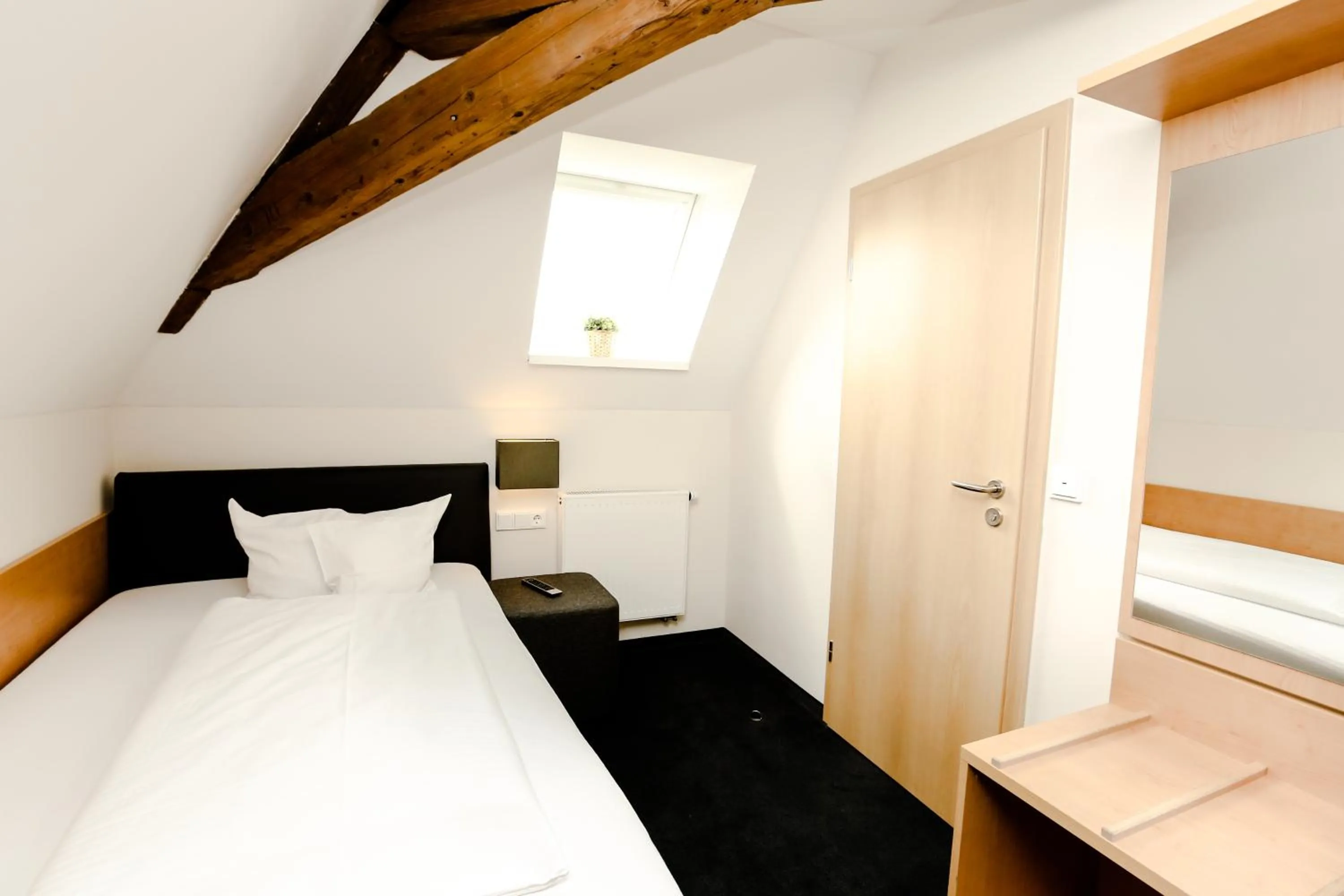 Bedroom, Bed in Hotel Krone