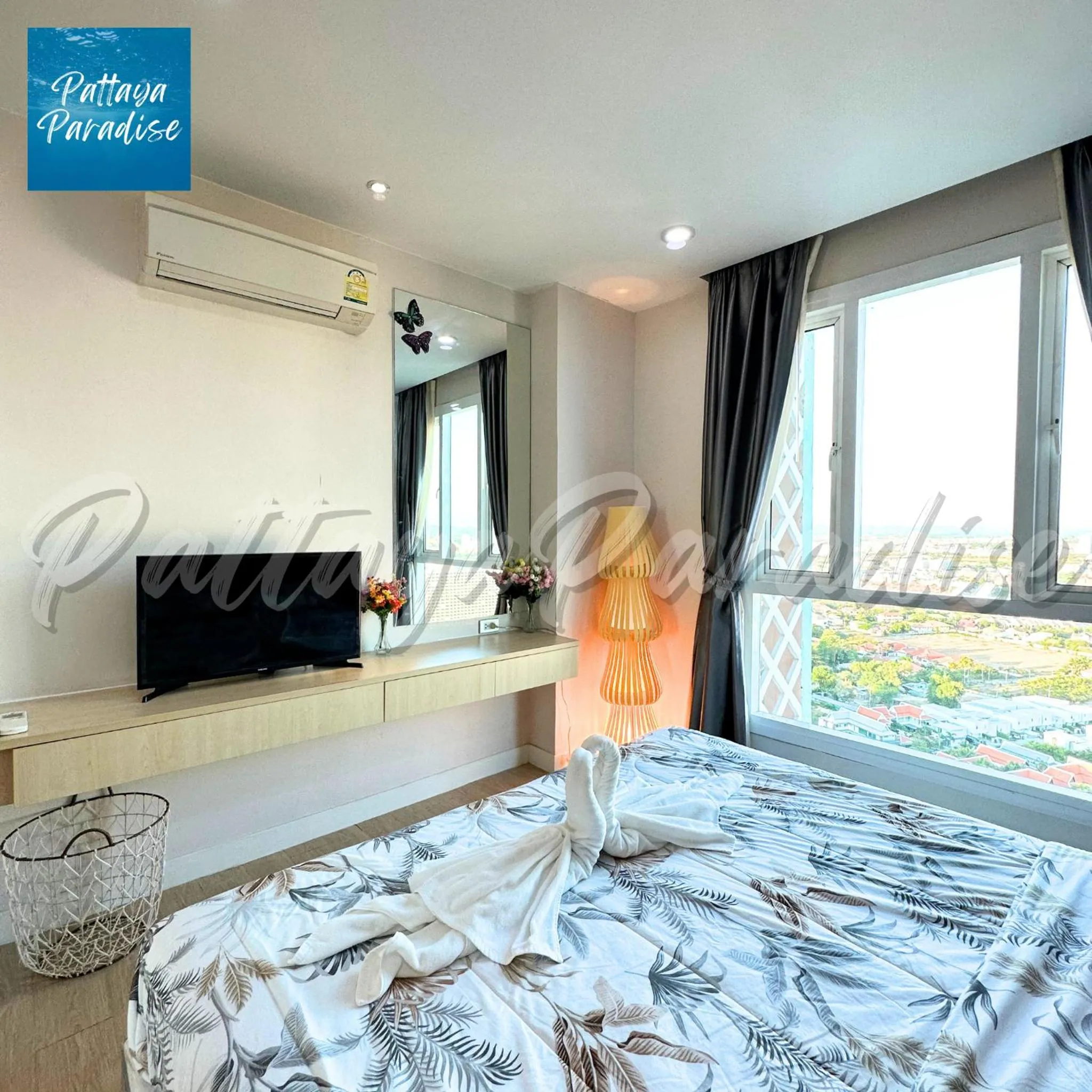 Bed in Grande Caribbean Resort Pattaya