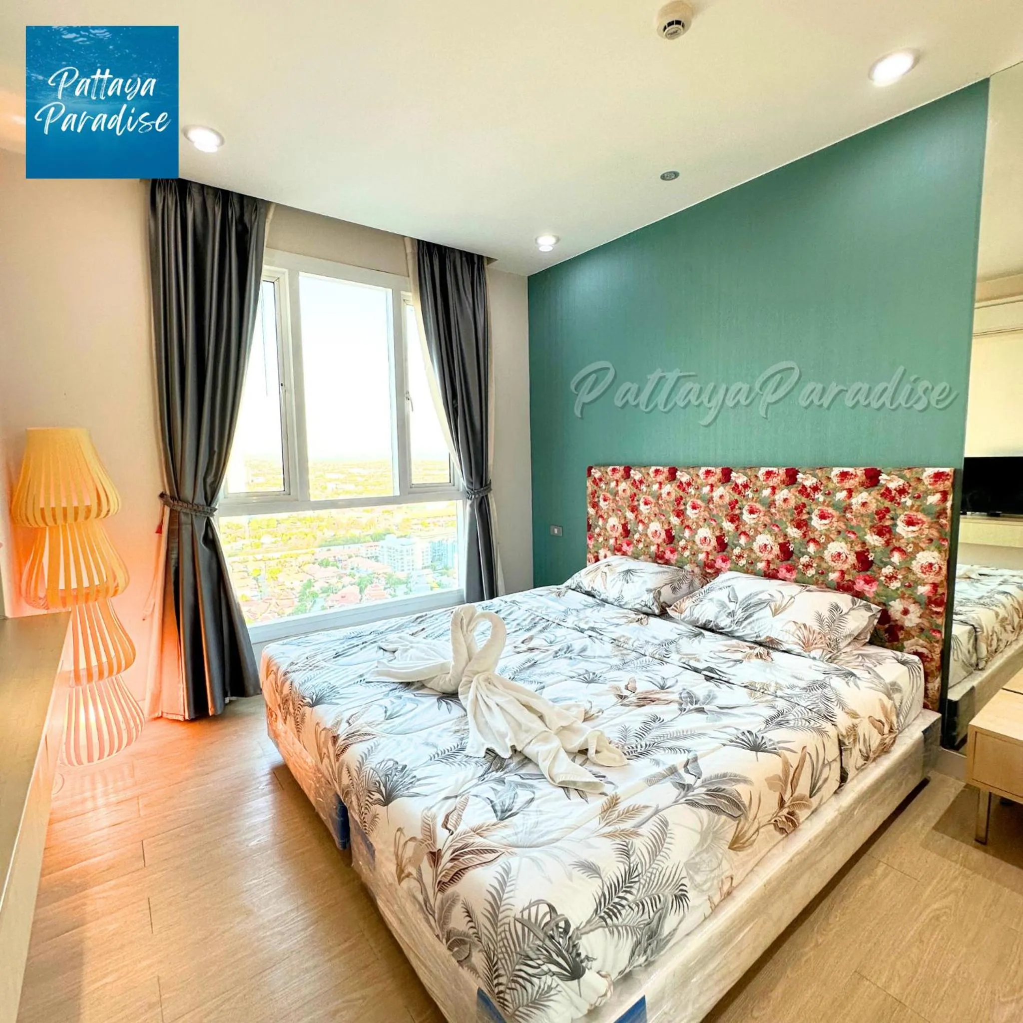 Bed in Grande Caribbean Resort Pattaya