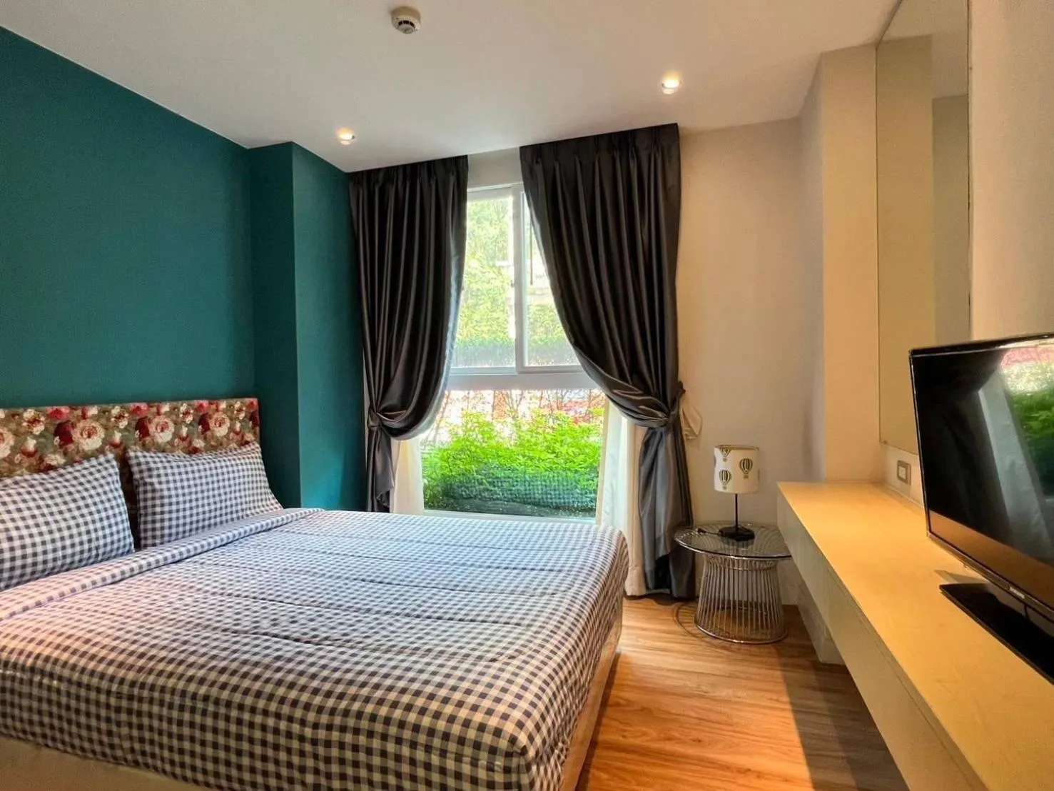 Bed in Grande Caribbean Resort Pattaya