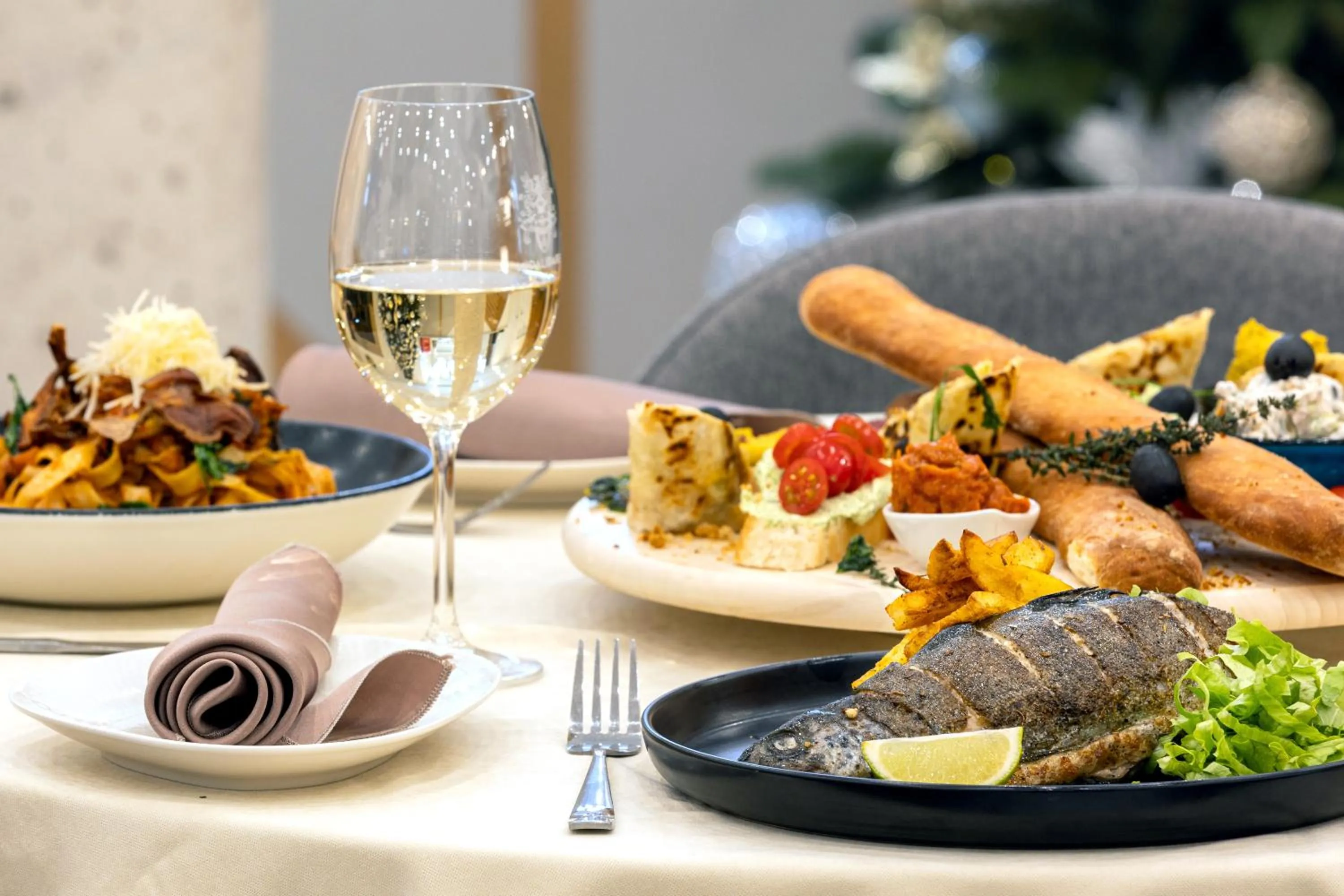 Restaurant/places to eat in Pirin Sense Apartment Complex