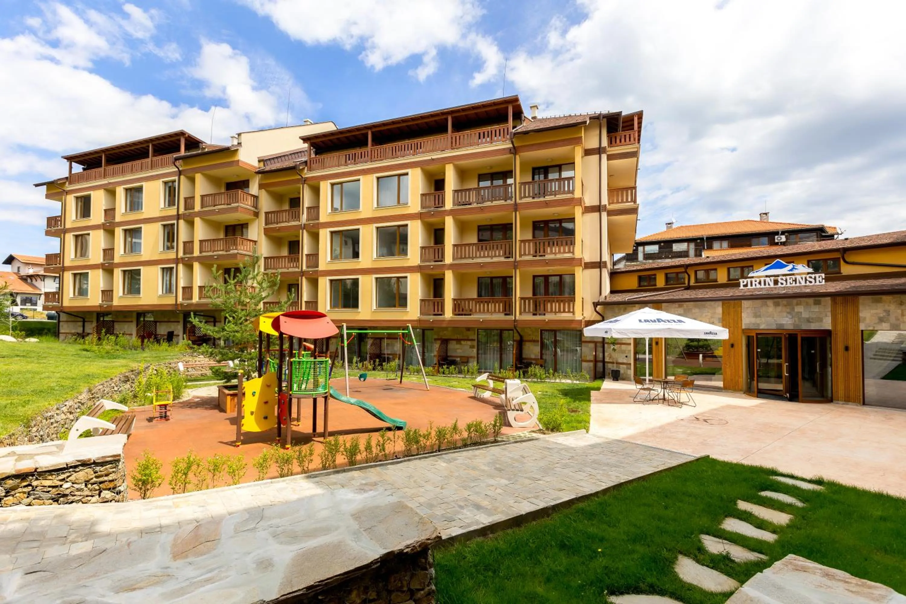 Property building in Pirin Sense Apartment Complex