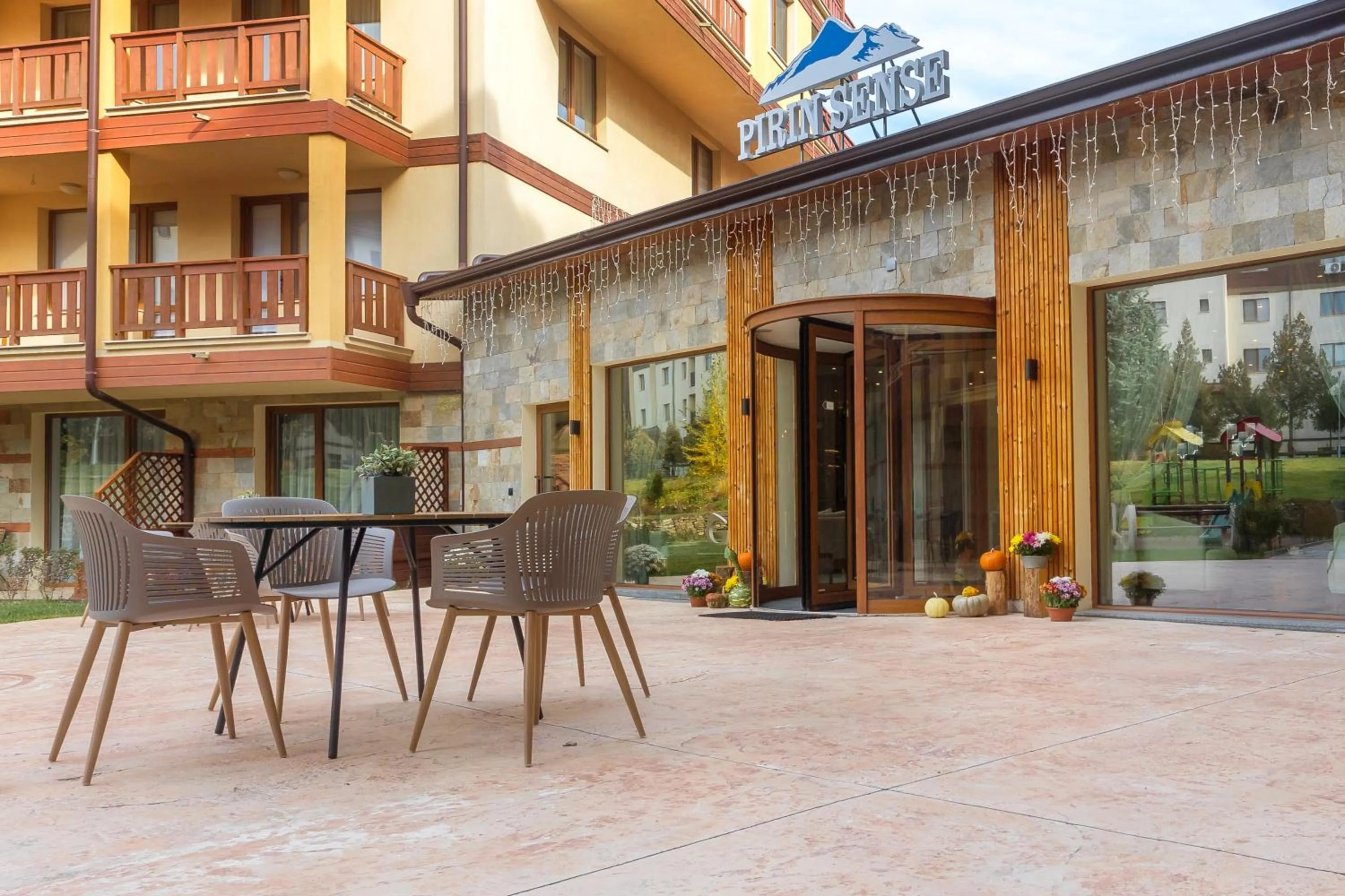 Facade/entrance in Pirin Sense Apartment Complex