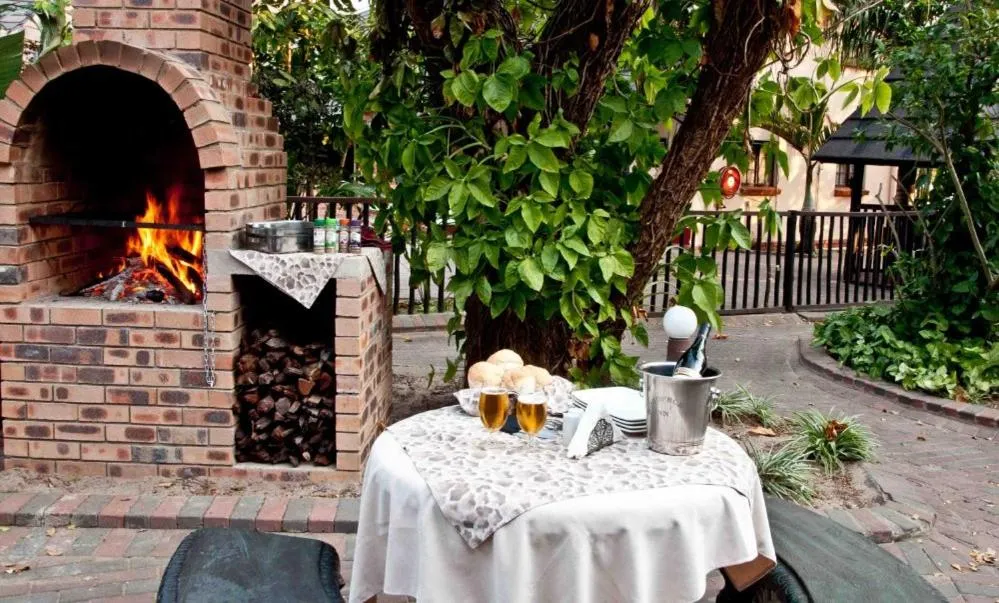 Property building in Woodpecker Inn