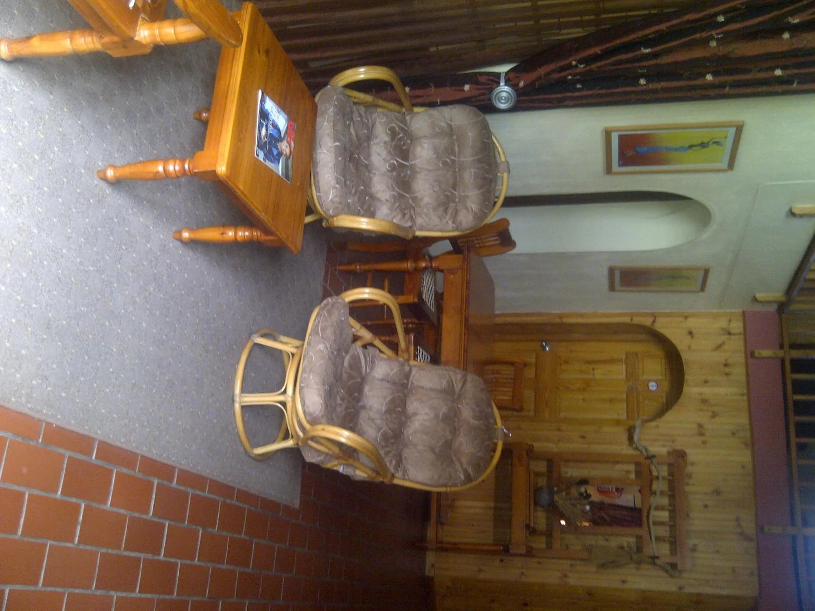 Living room in Woodpecker Inn