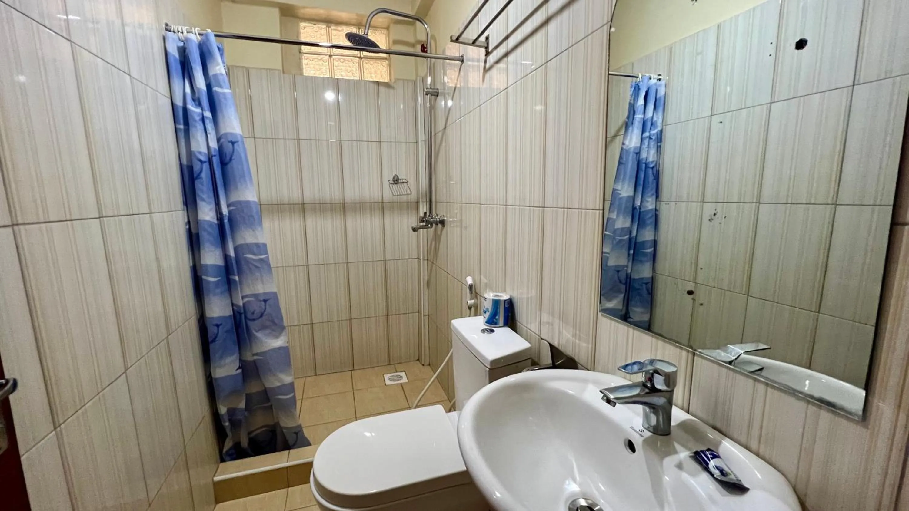 Shower in Runako Hostel