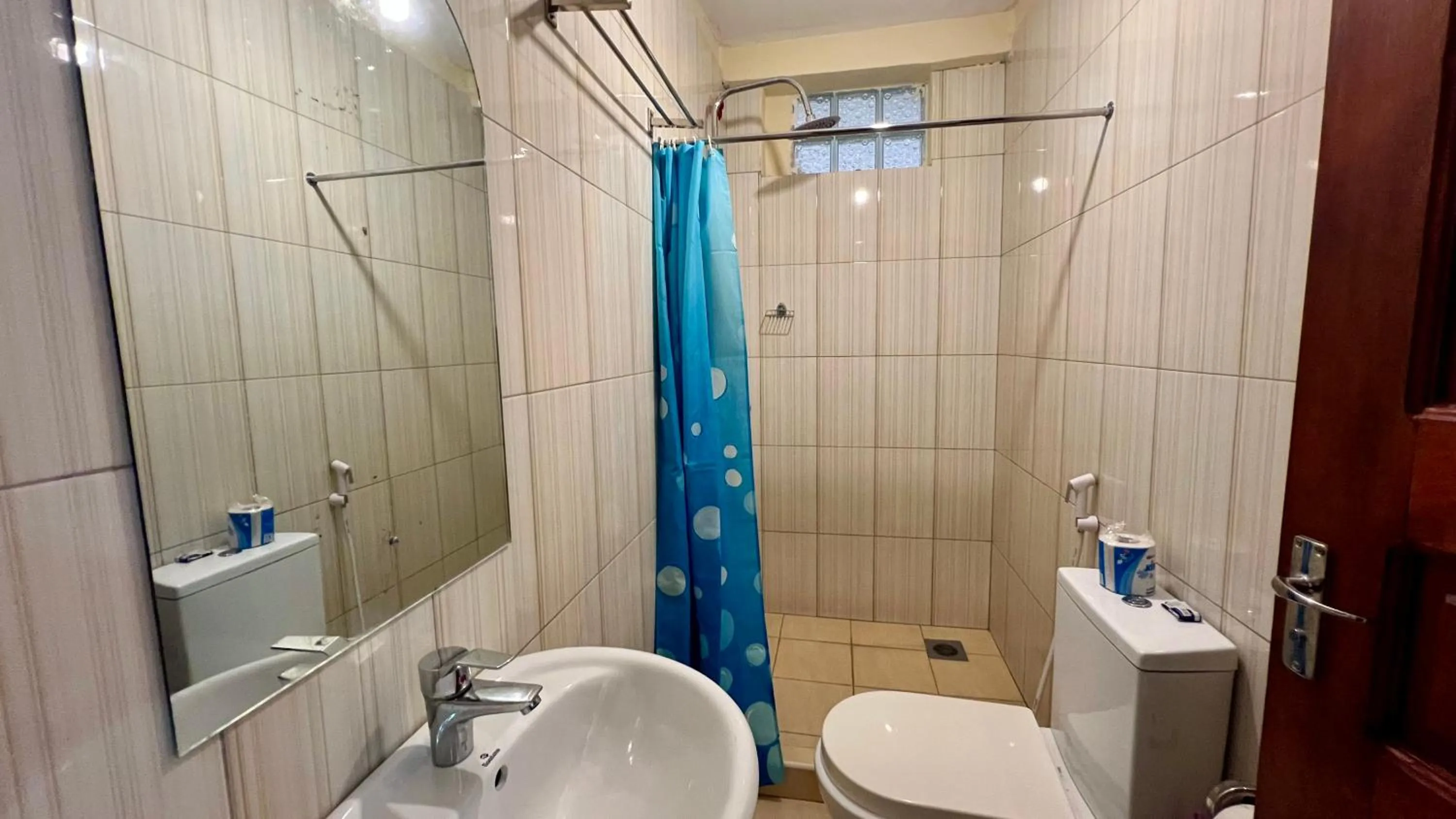 Shower in Runako Hostel