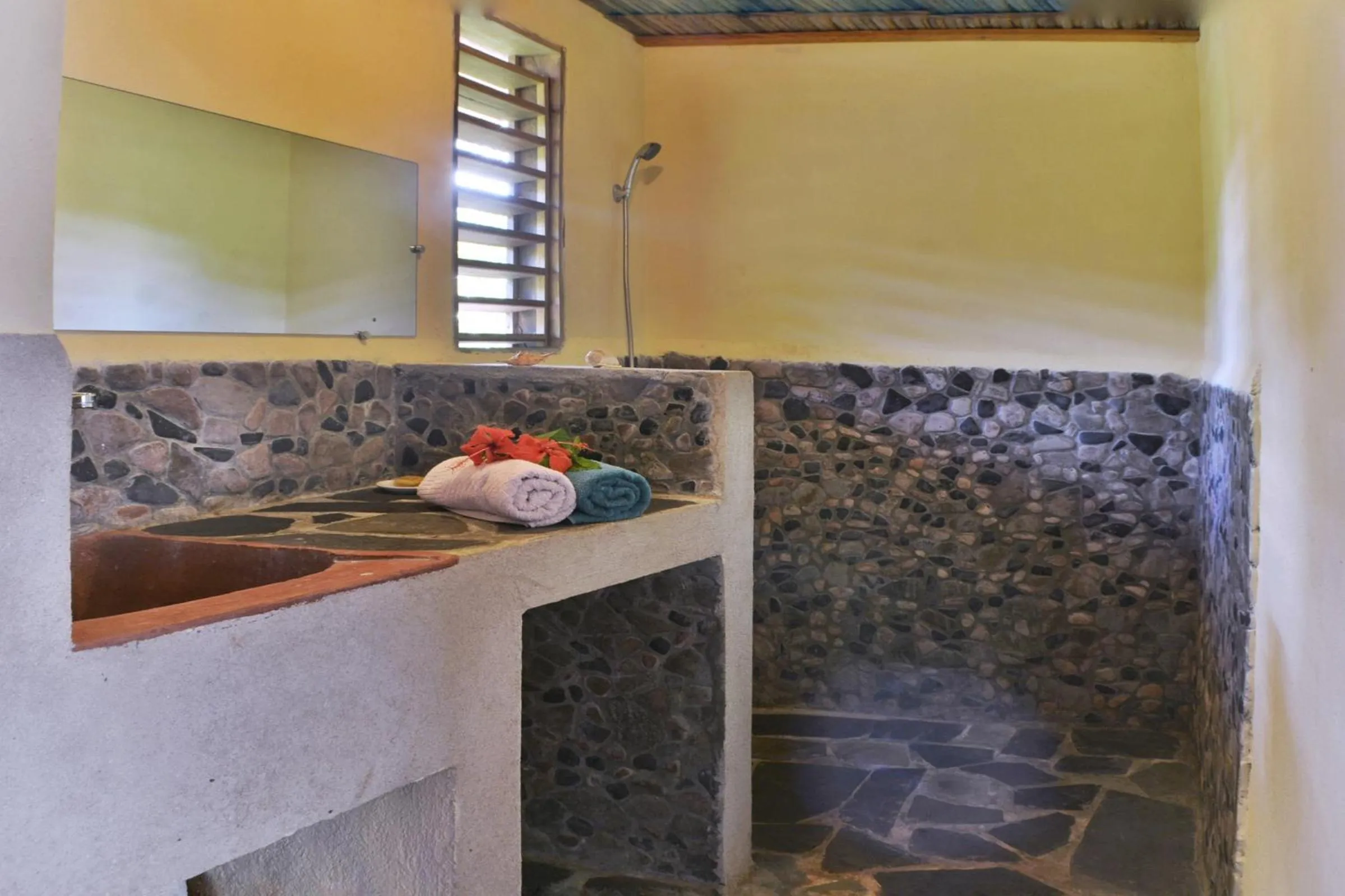Bathroom in Ylang hôtel