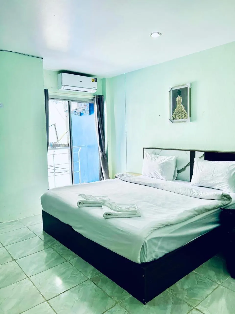 Bed in BLUE PEARL SHORE