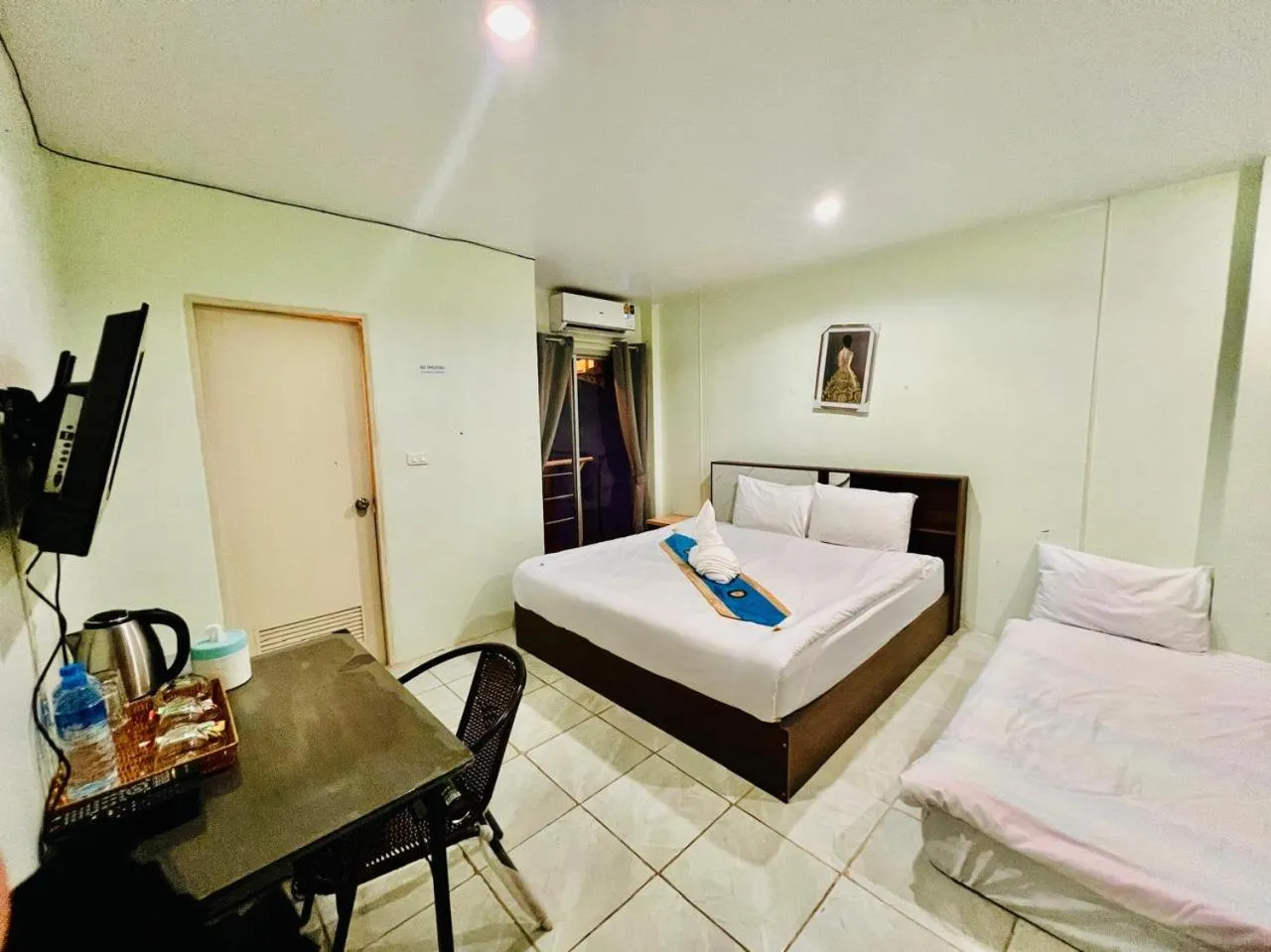 Bed in BLUE PEARL SHORE