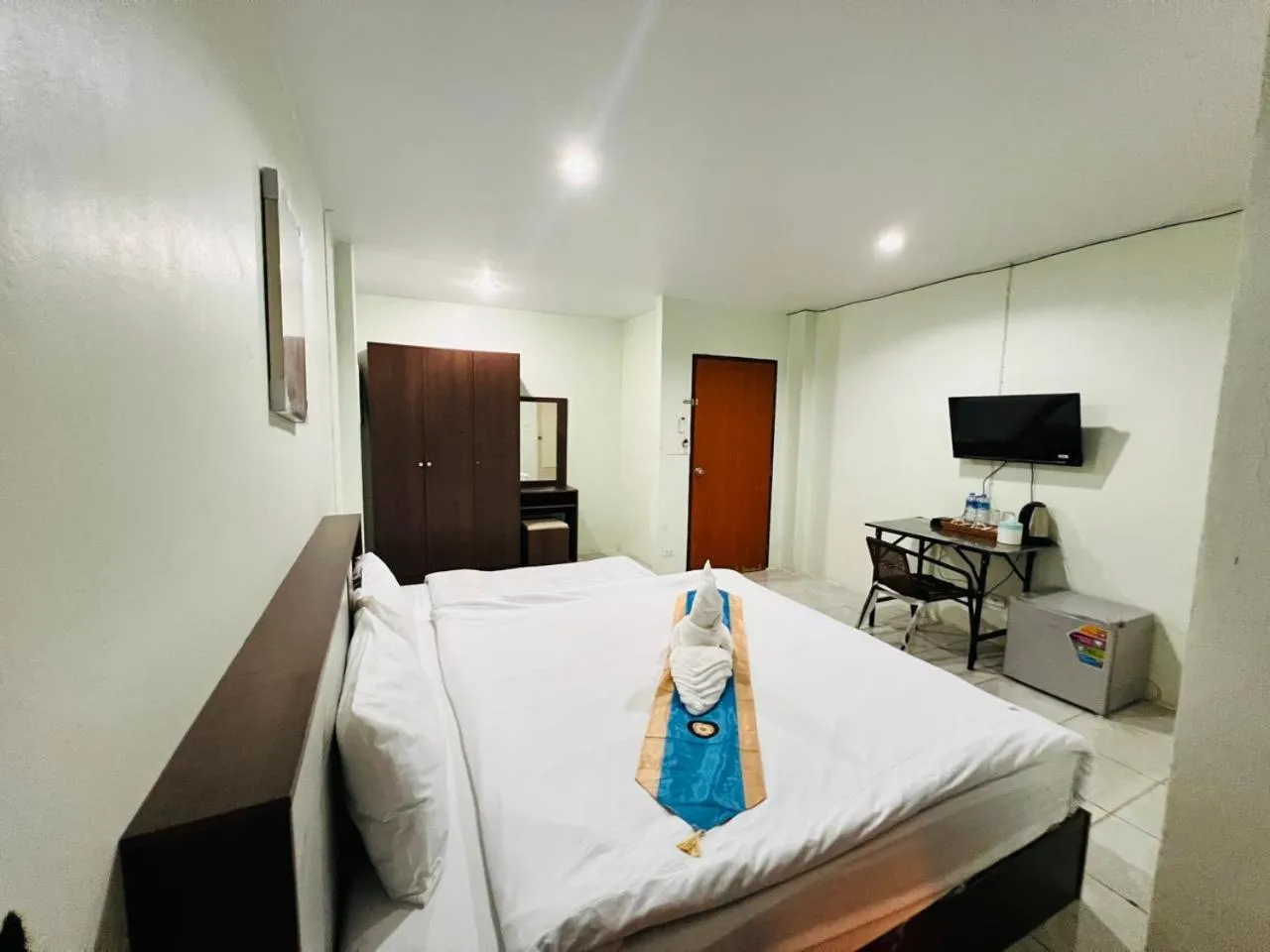 Bed in BLUE PEARL SHORE