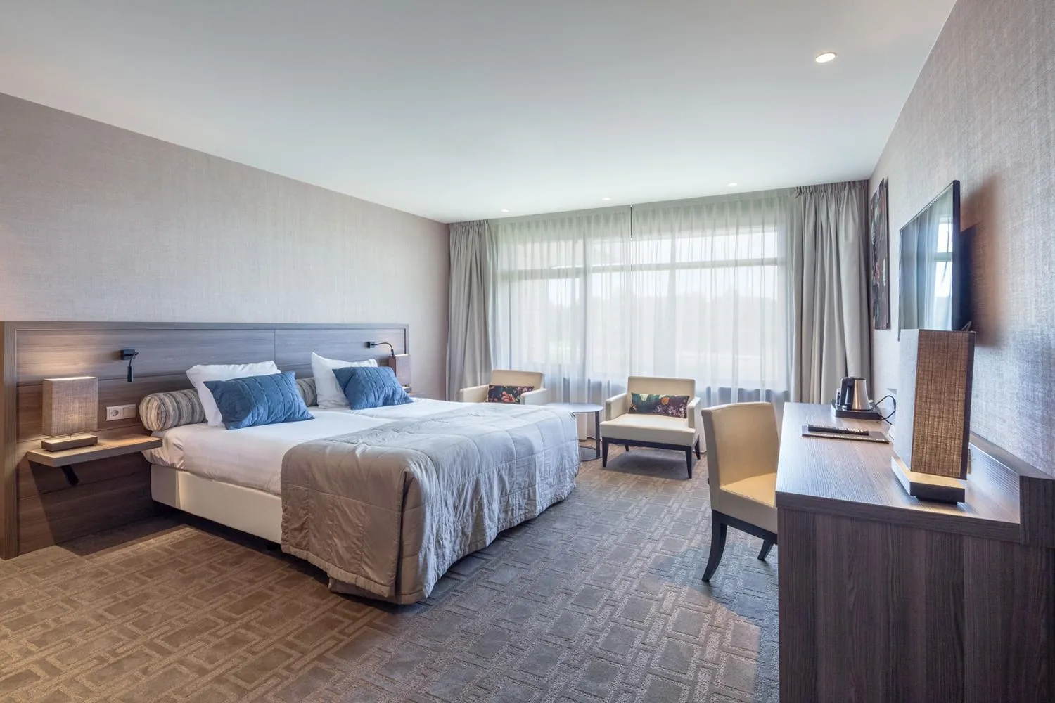 TV and multimedia, Bed in Van der Valk Hotel Hengelo