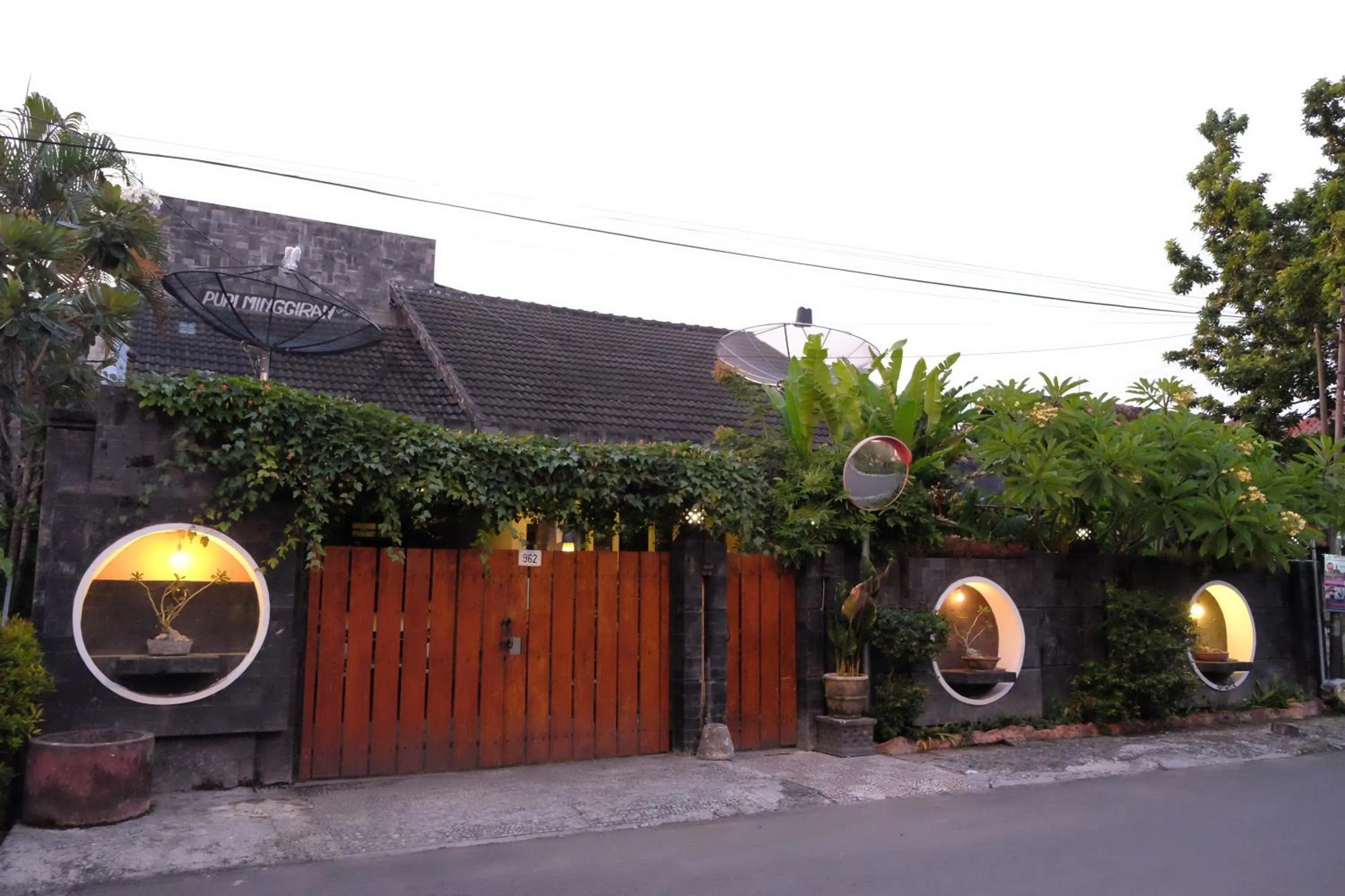 Facade/entrance in Puri Minggiran Guest House