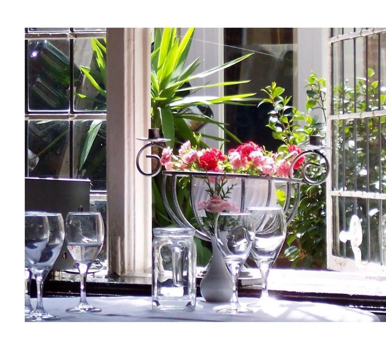 Restaurant/places to eat in The Brickwall Hotel