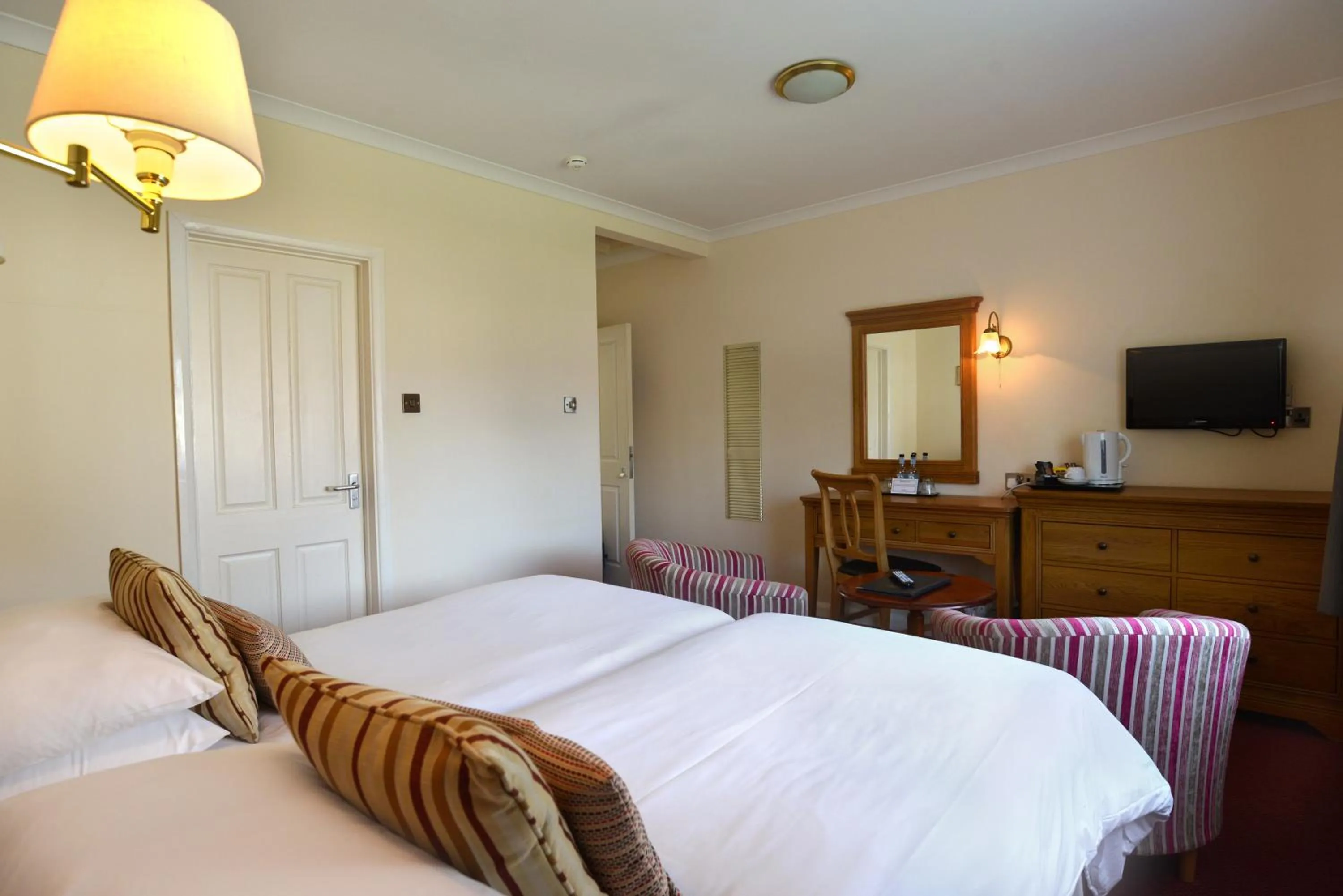 Bedroom, Bed in The Brickwall Hotel