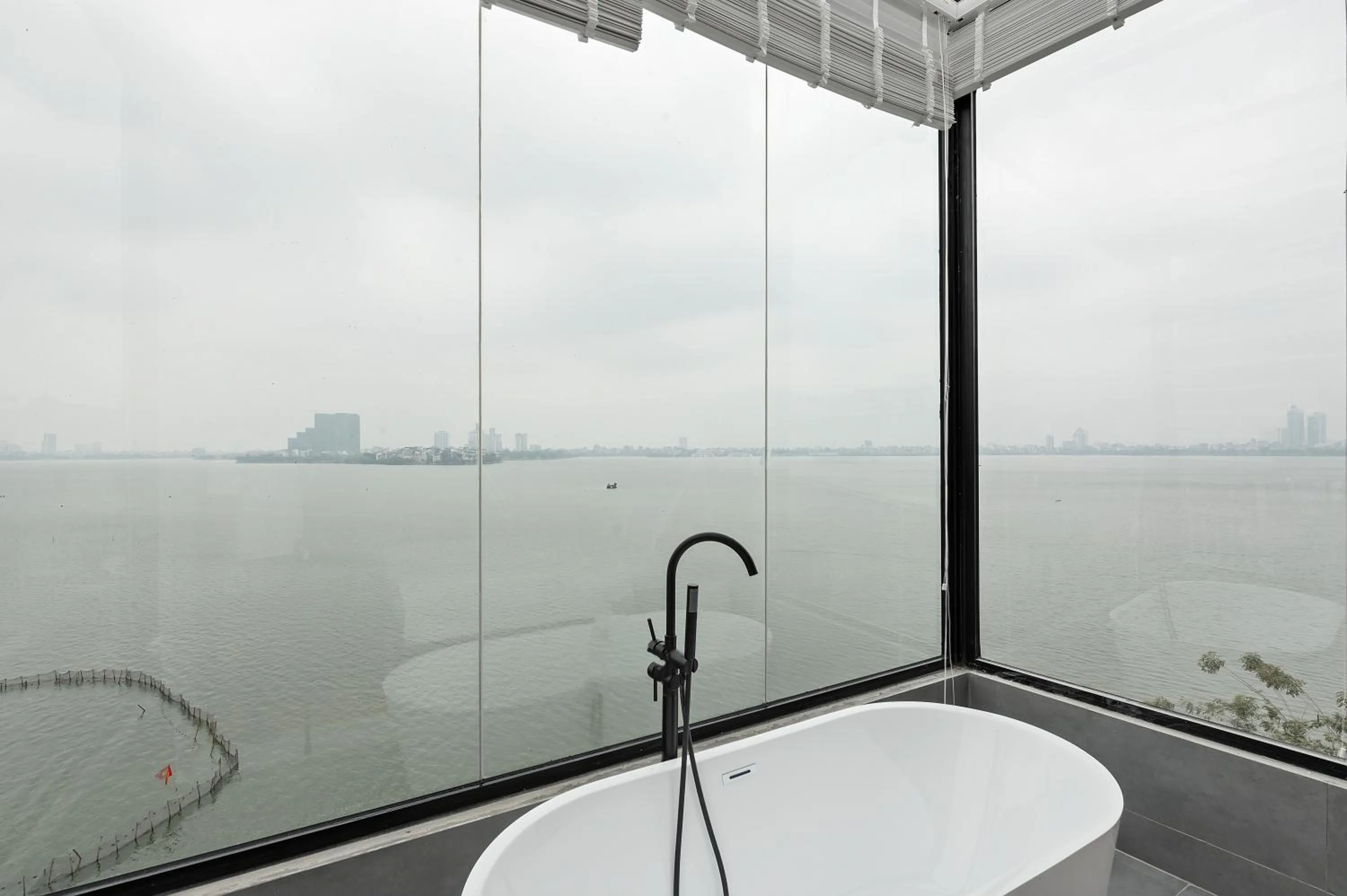 Natural landscape in Lakeview Residence Hotel