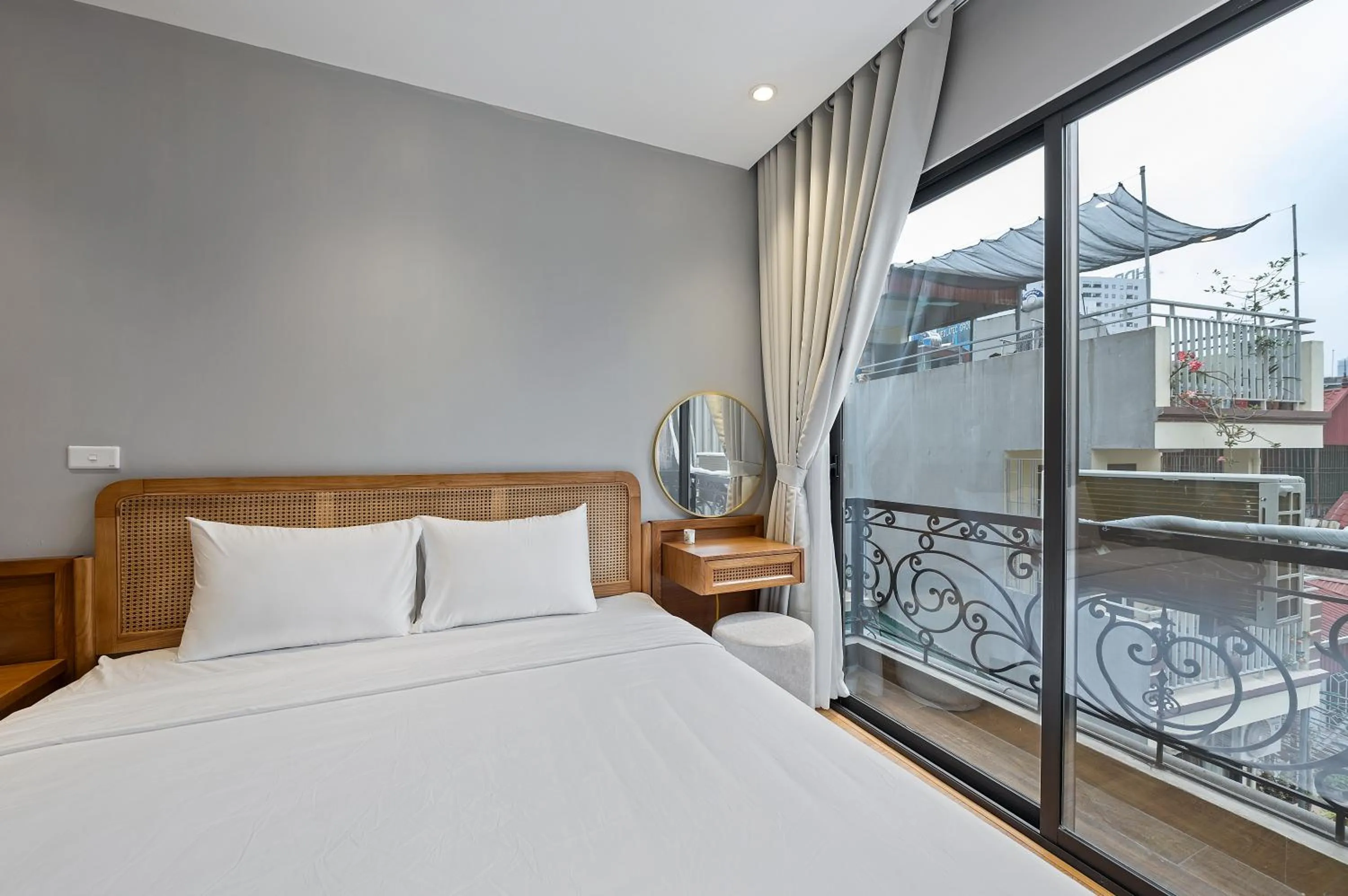 Bed in Lakeview Residence Hotel