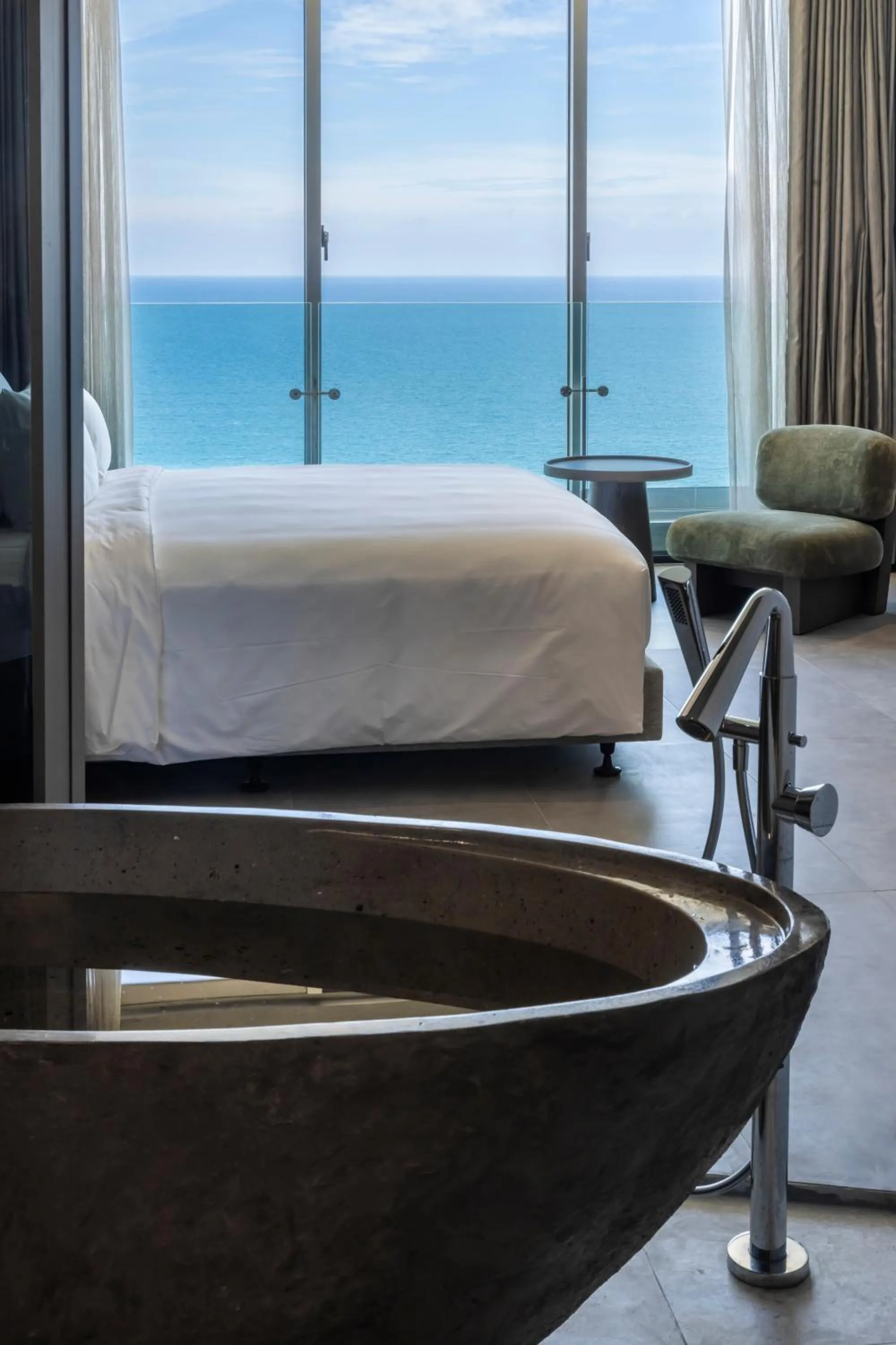 Bath in M Hotel Danang