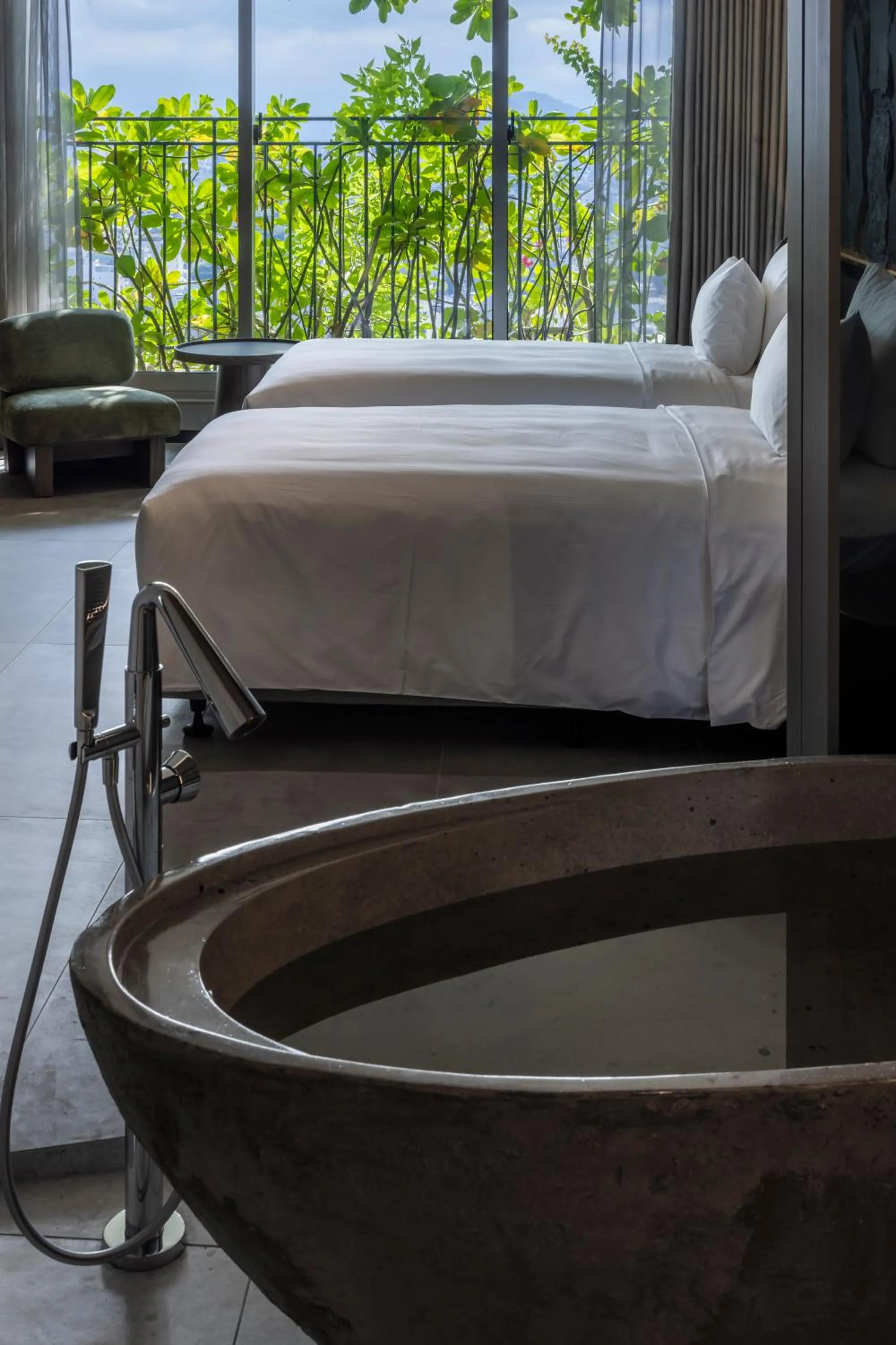 Bath, Bed in M Hotel Danang