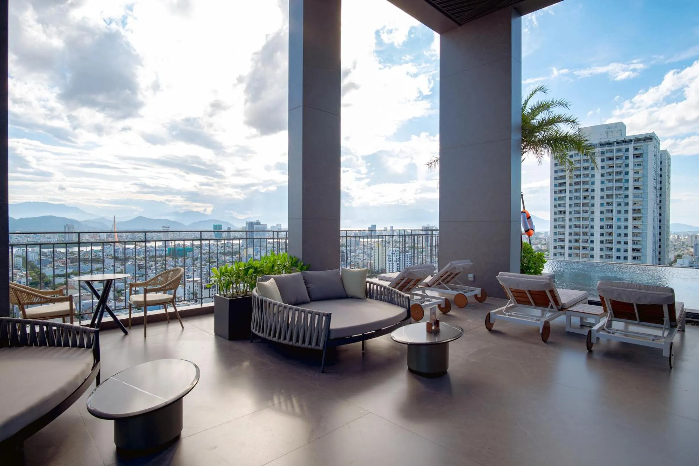 Lounge or bar in M Hotel Danang