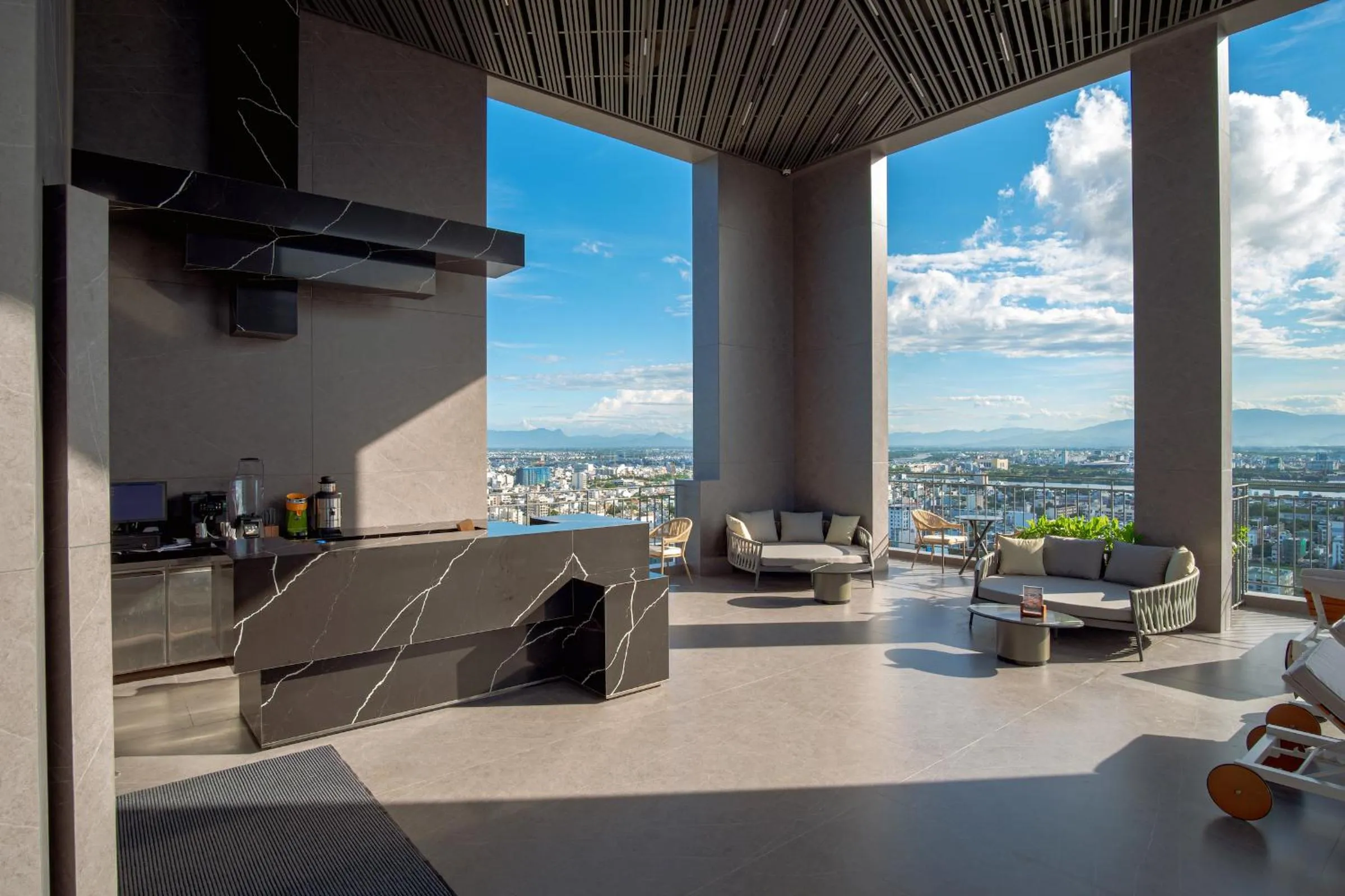 Lounge or bar in M Hotel Danang