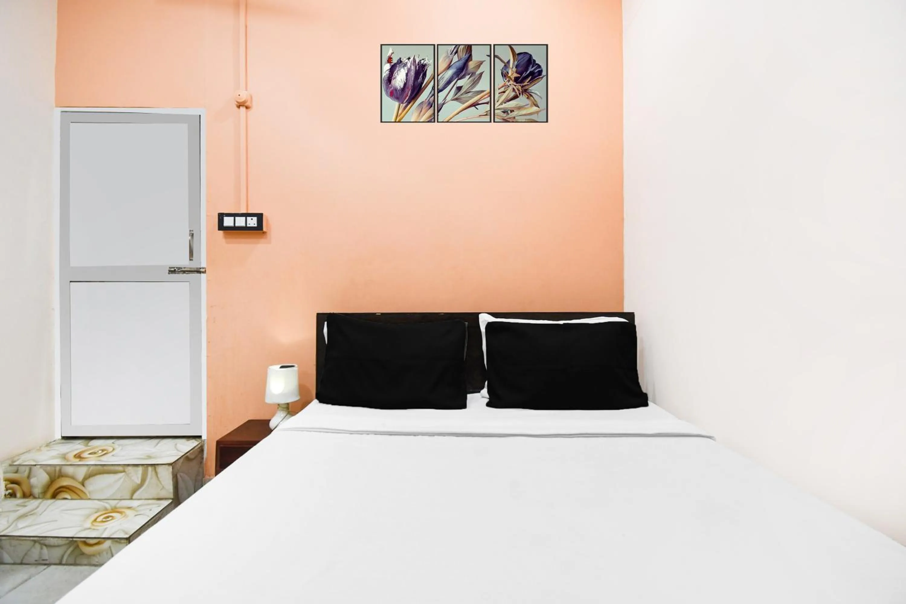 Bedroom, Bed in Super Hotel O Sofitel Hotel