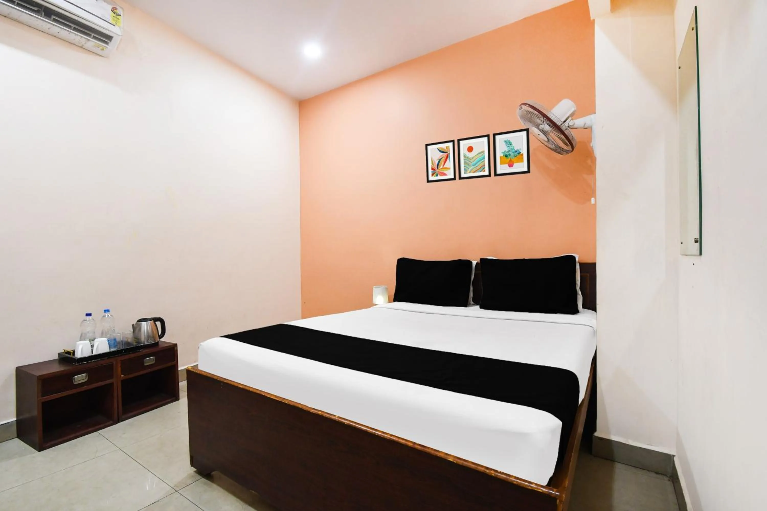 Bedroom, Bed in Super Hotel O Sofitel Hotel