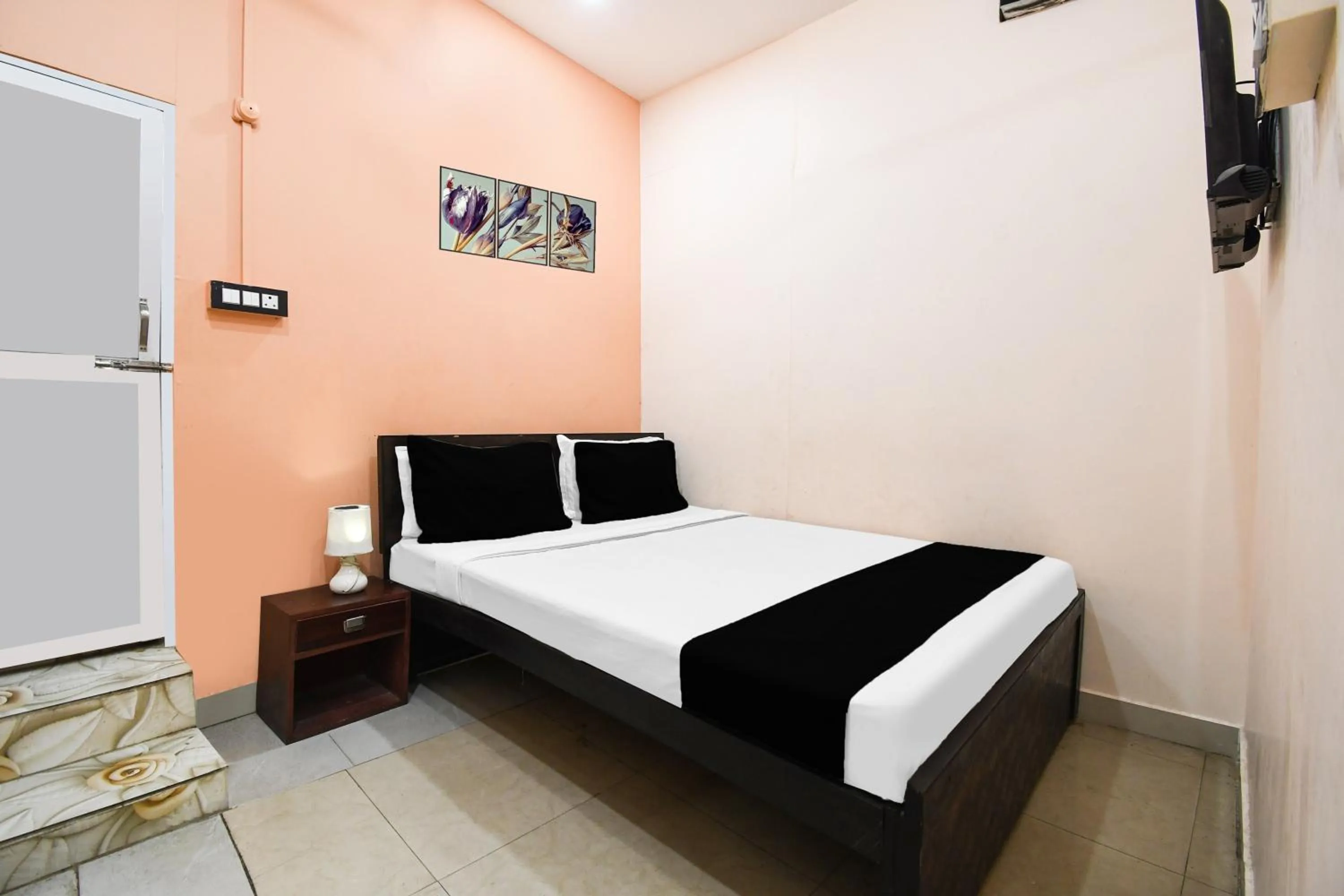 Bedroom, Bed in Super Hotel O Sofitel Hotel