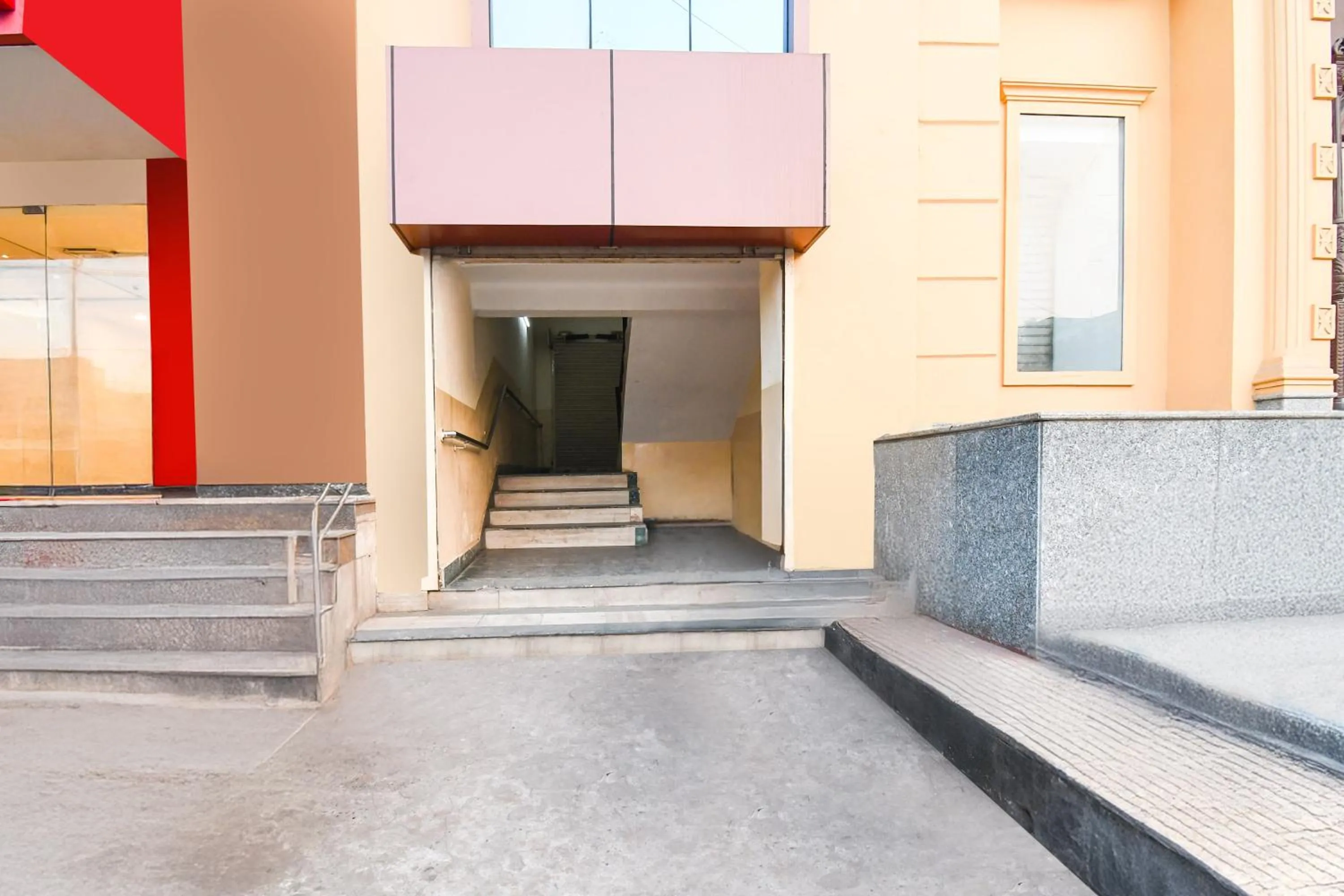 Facade/entrance in Super Hotel O Sofitel Hotel