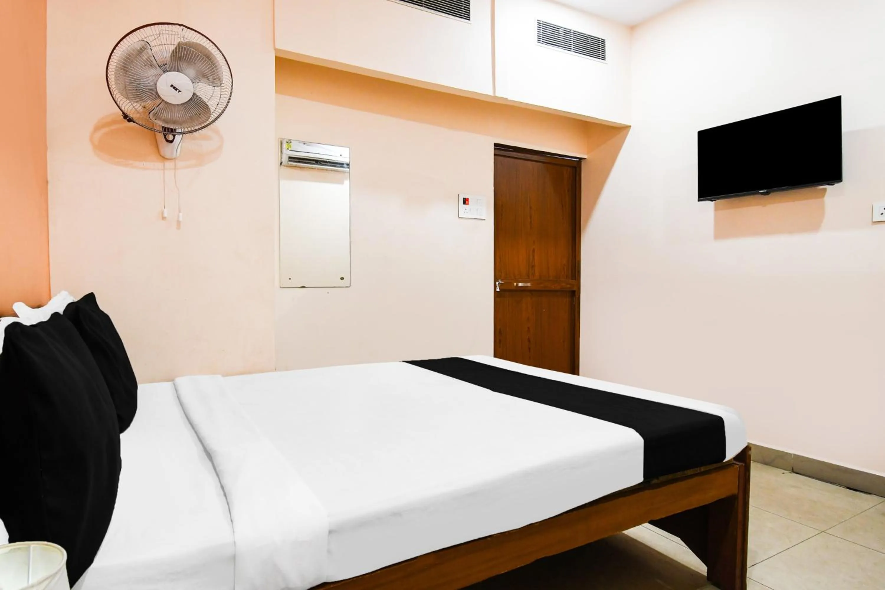 Bedroom, Bed in Super Hotel O Sofitel Hotel