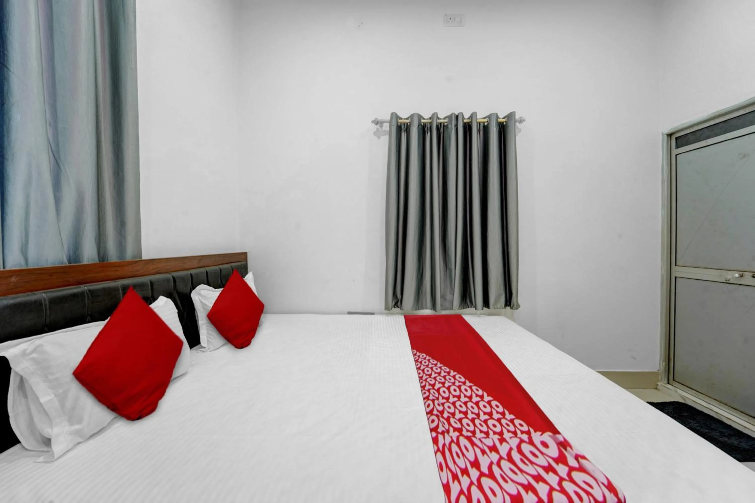 Bedroom, Bed in Super Hotel O Dev Laxmi Palace Hotel & Banquet