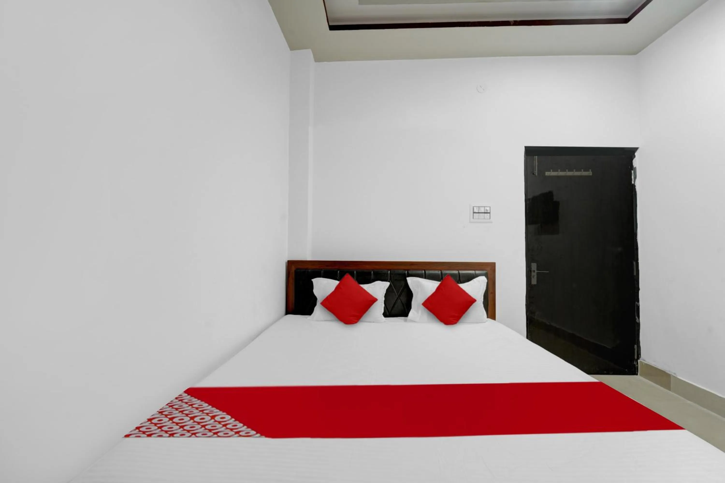 Lobby or reception, Bed in Super Hotel O Dev Laxmi Palace Hotel & Banquet