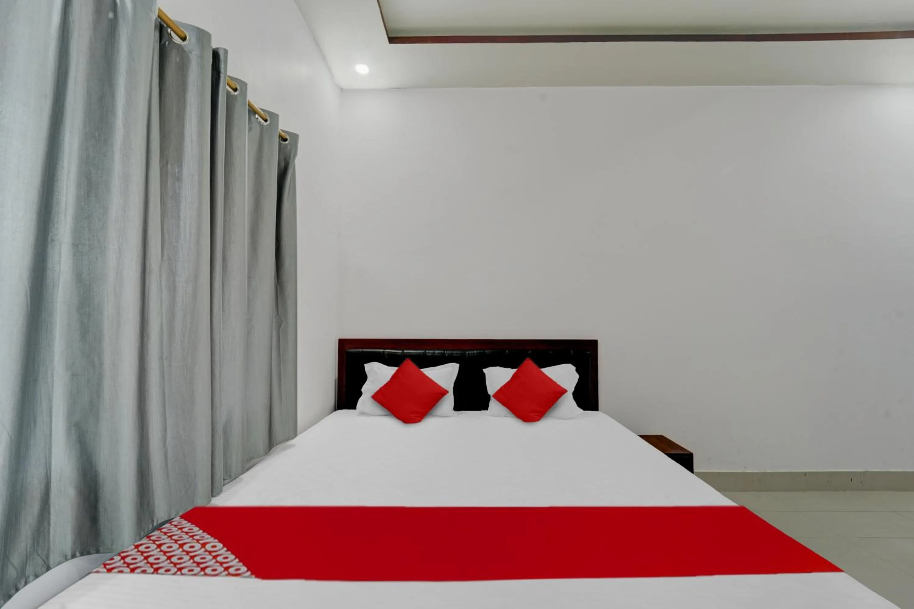 Bedroom, Bed in Super Hotel O Dev Laxmi Palace Hotel & Banquet