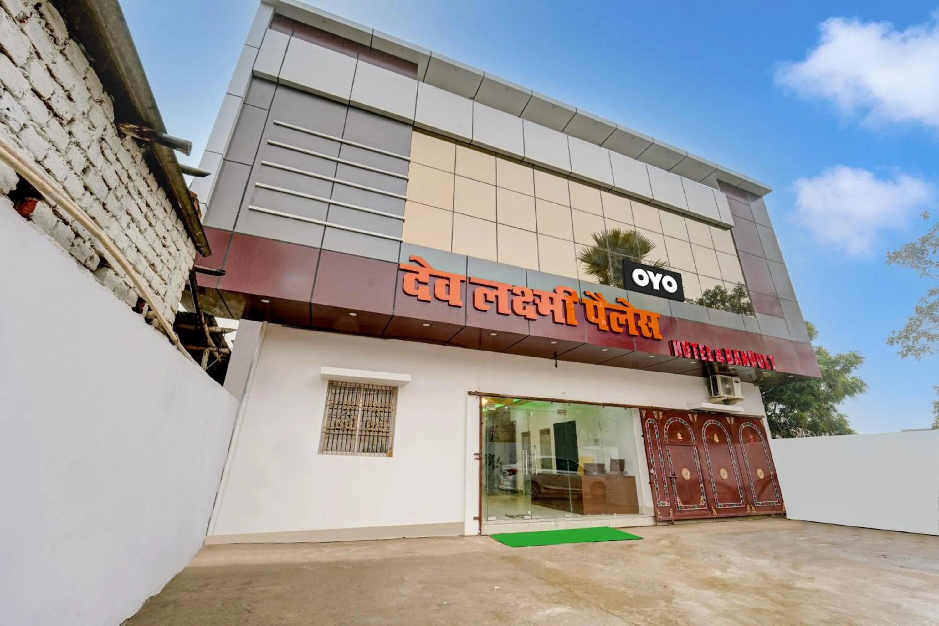 Facade/entrance in Super Hotel O Dev Laxmi Palace Hotel & Banquet