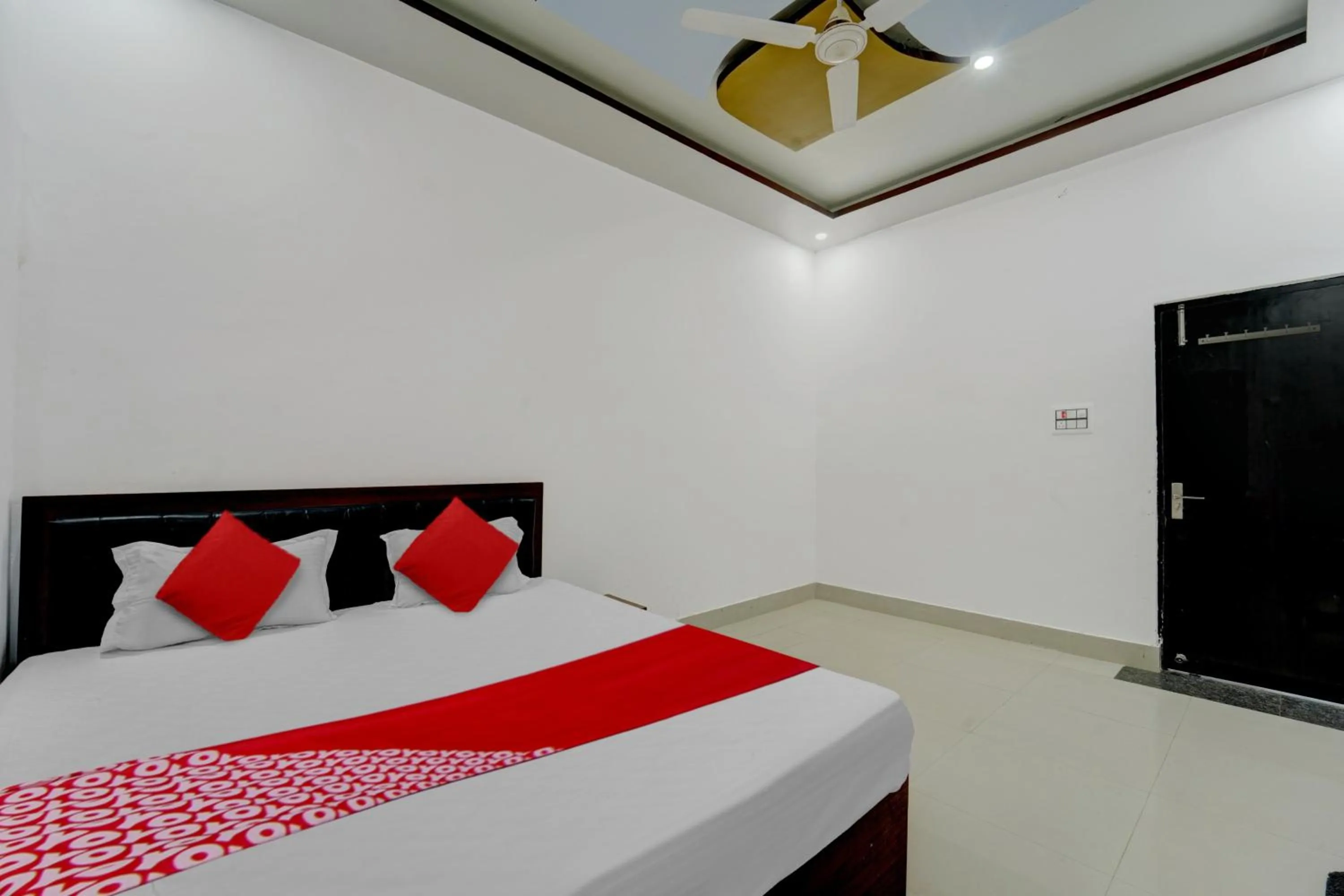 Bedroom, Bed in Super Hotel O Dev Laxmi Palace Hotel & Banquet
