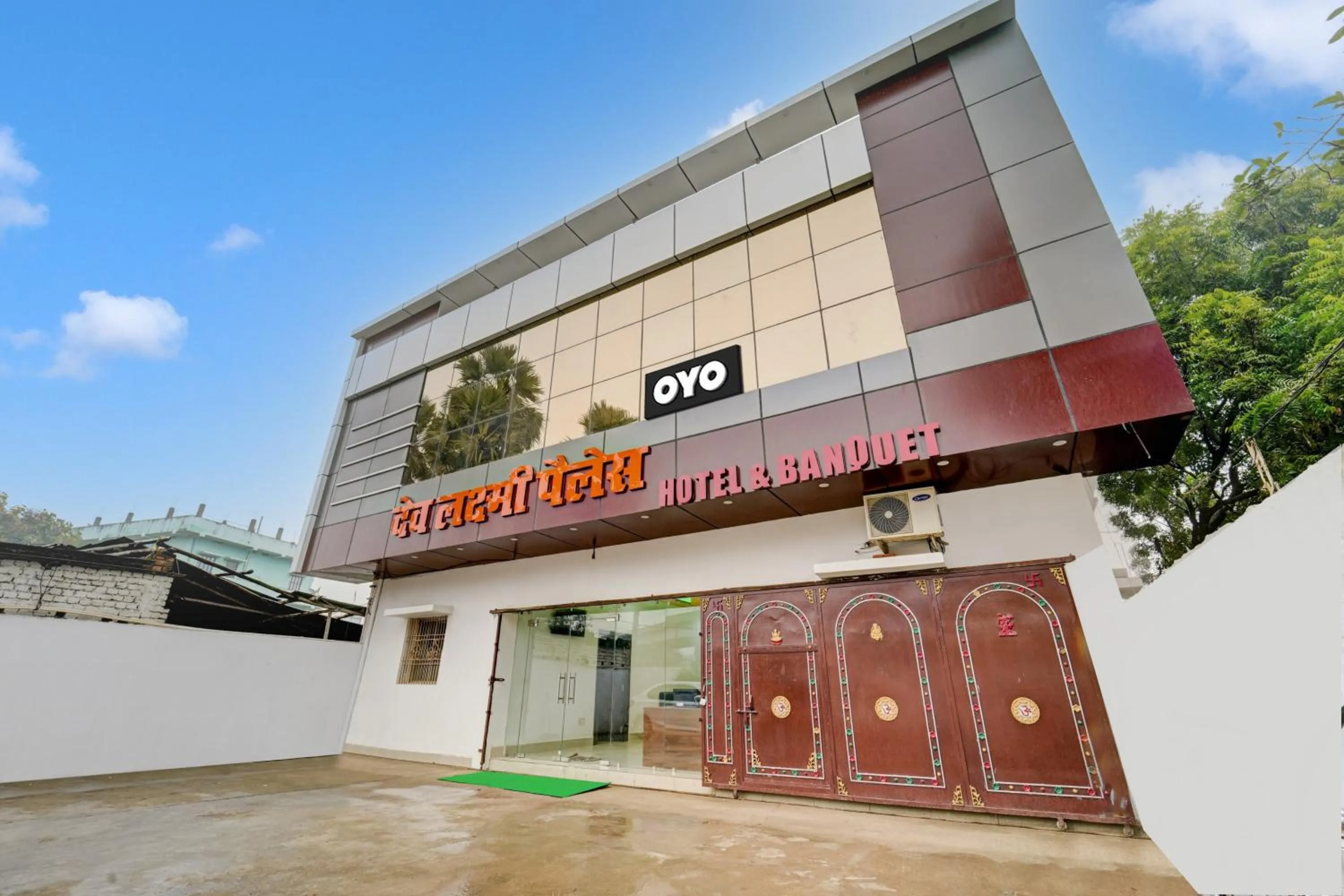 Facade/entrance in Super Hotel O Dev Laxmi Palace Hotel & Banquet