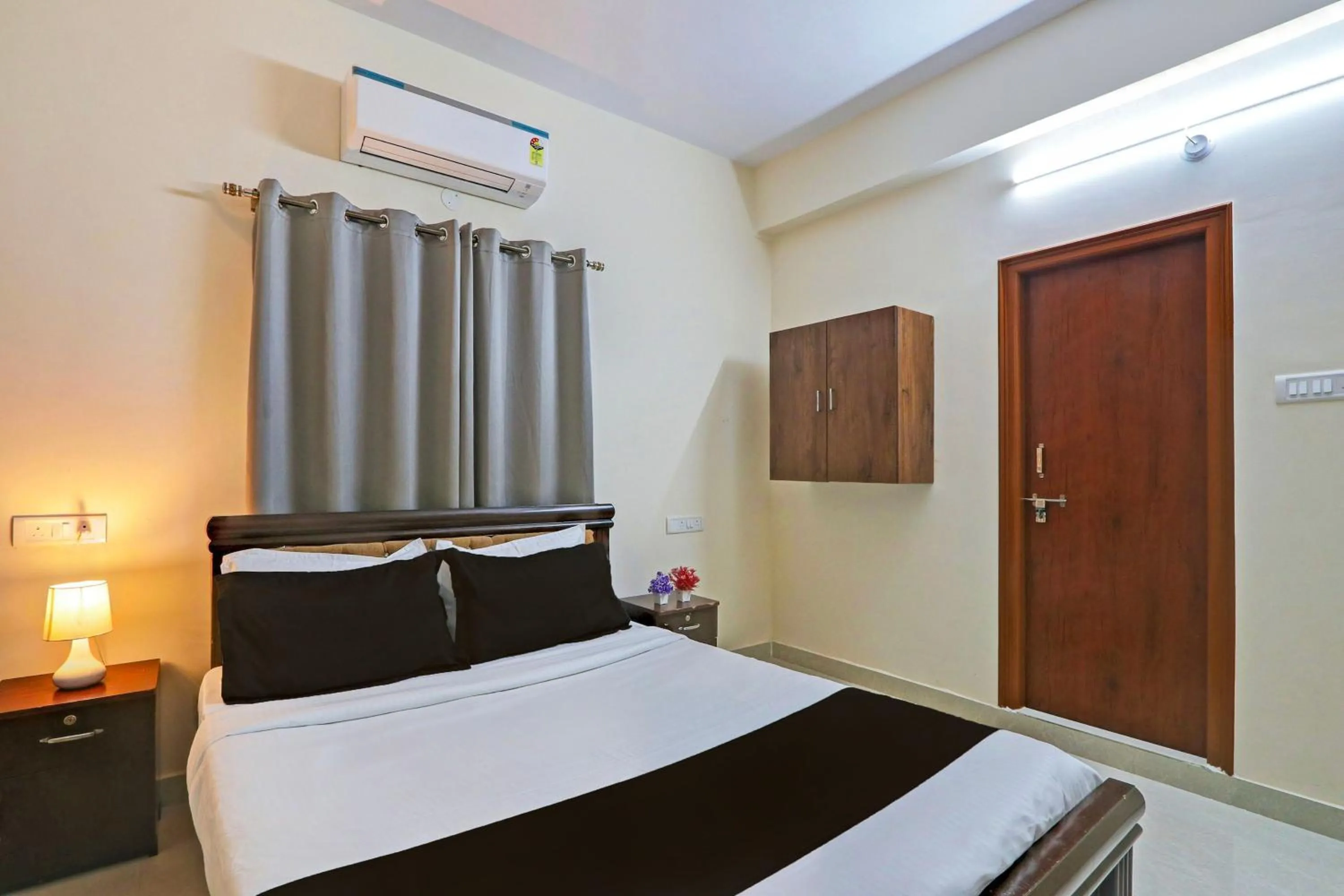 Bedroom, Bed in Super Collection O Sri Nirvana Edge