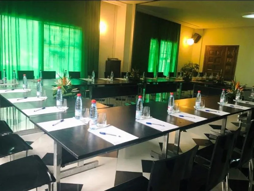 Restaurant/places to eat in Hotel Lepic