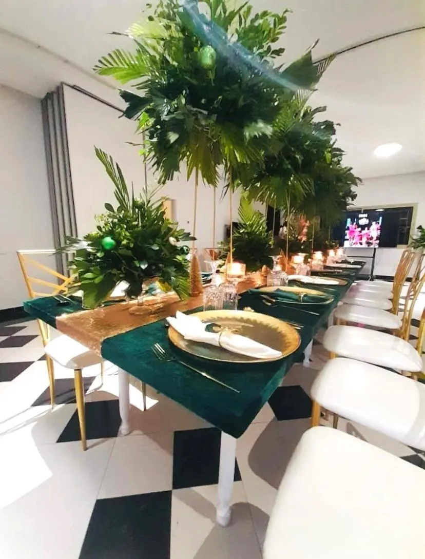 Restaurant/places to eat in Hotel Lepic