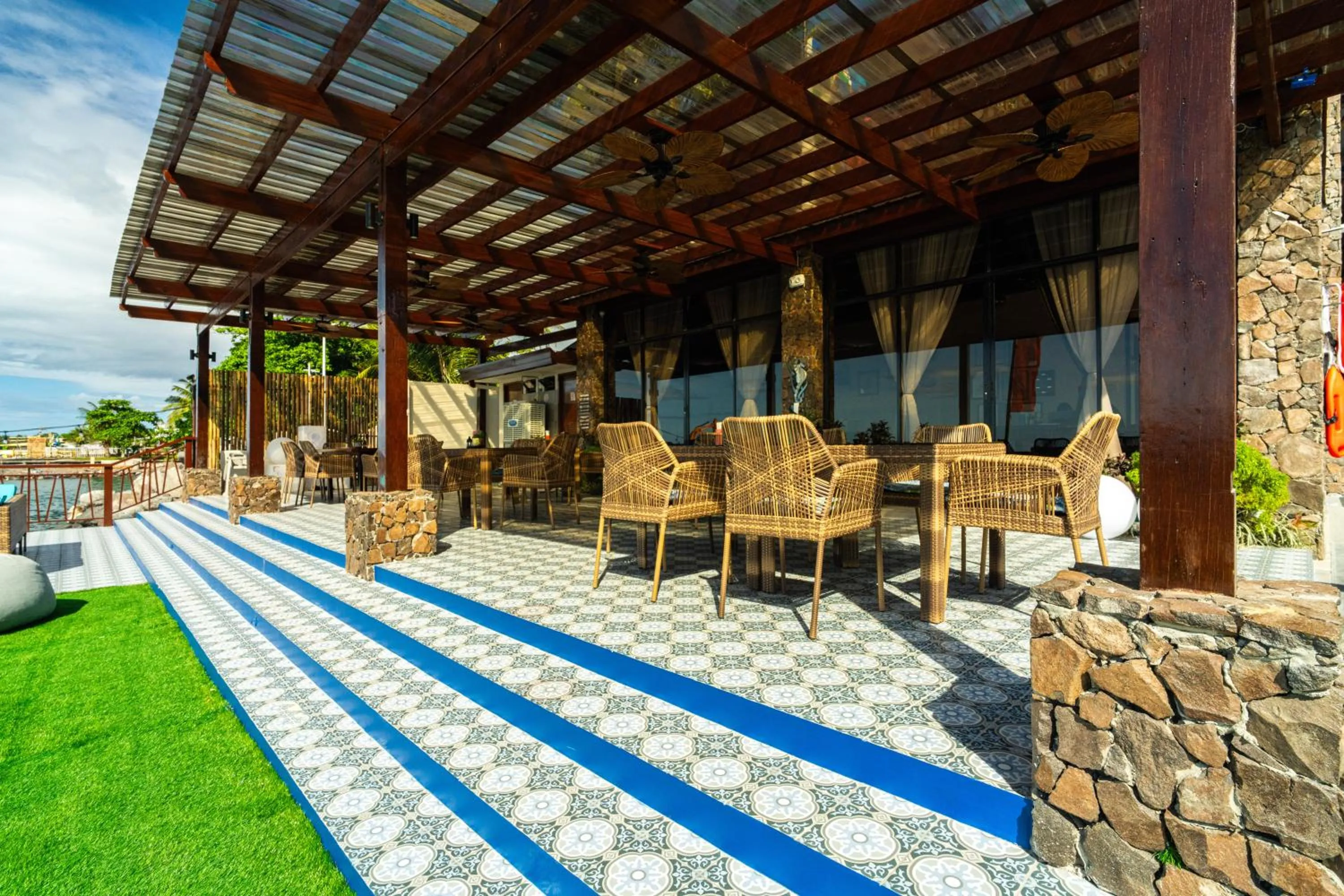 Lounge or bar in UNWND Boutique Hotel Camiguin