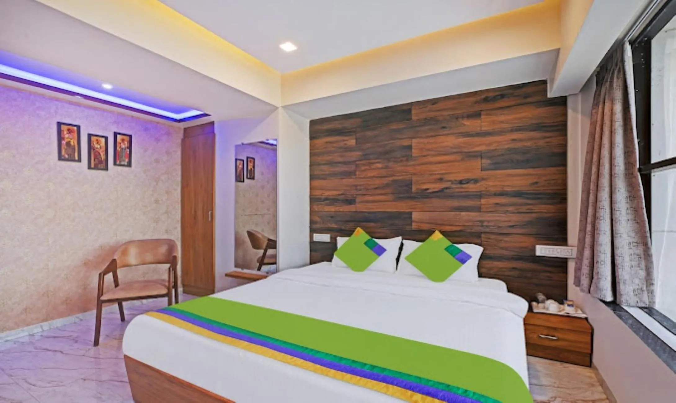 Bed in Hotel Shree Regency Ahmedabad